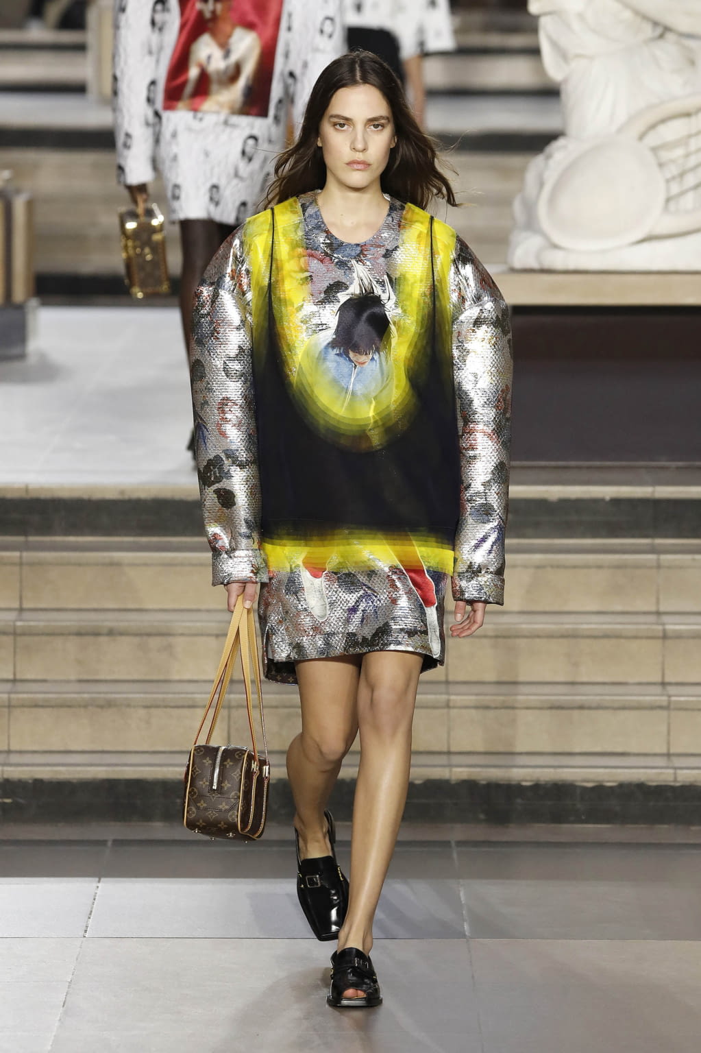 Fashion Week Paris Fall/Winter 2022 look 37 from the Louis Vuitton collection womenswear