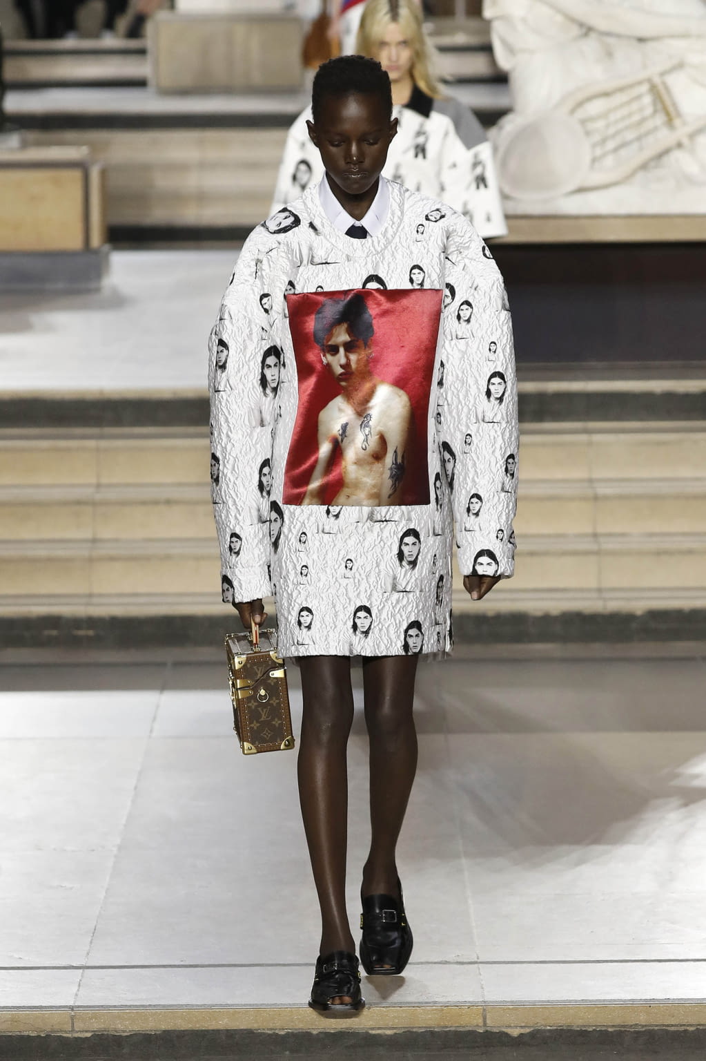 Fashion Week Paris Fall/Winter 2022 look 38 from the Louis Vuitton collection womenswear