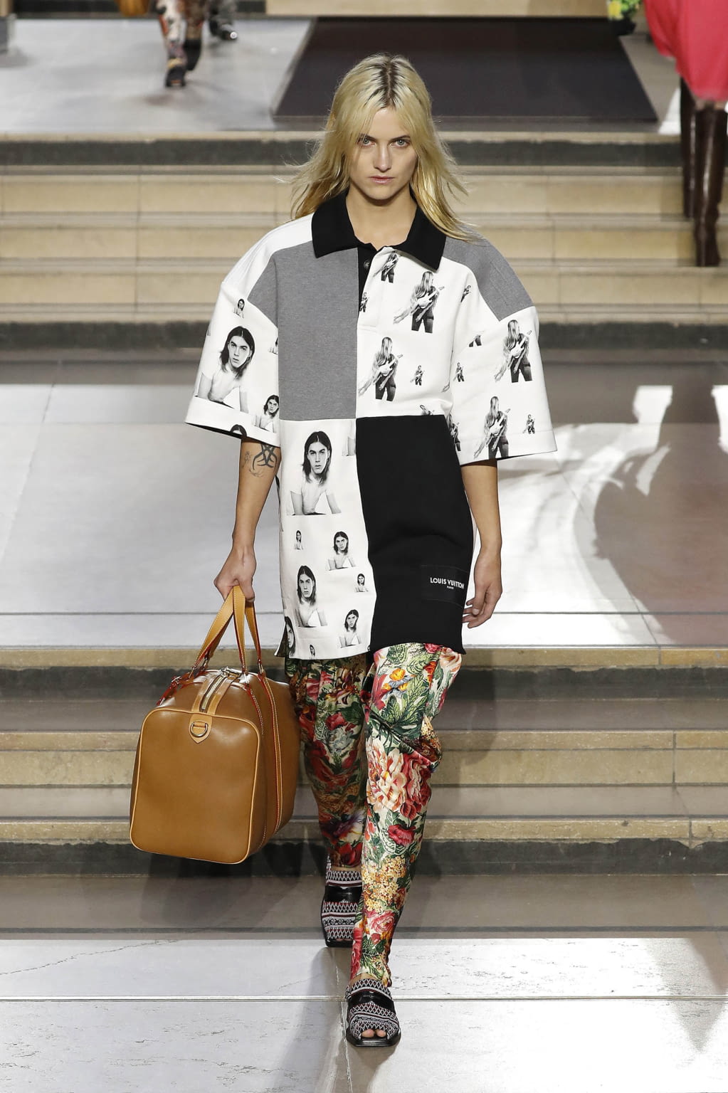 Fashion Week Paris Fall/Winter 2022 look 39 from the Louis Vuitton collection womenswear