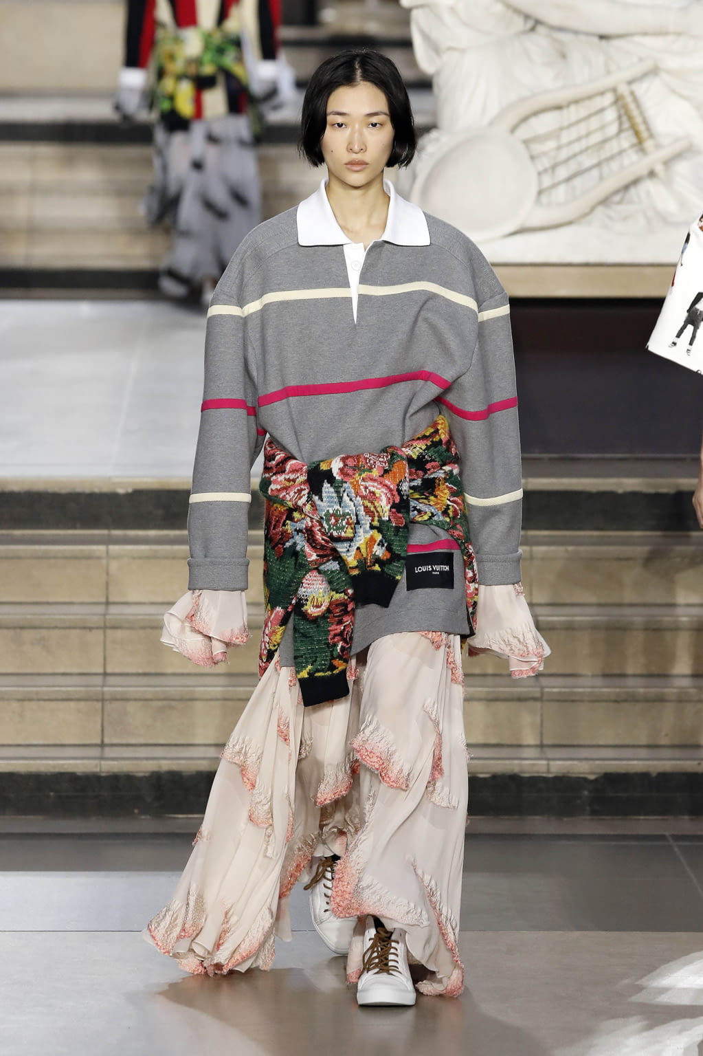 Fashion Week Paris Fall/Winter 2022 look 44 from the Louis Vuitton collection 女装