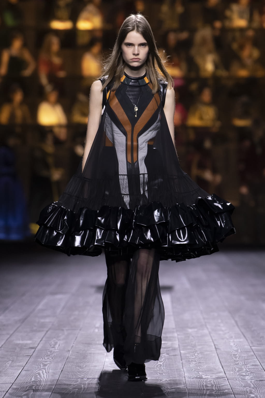 Fashion Week Paris Fall/Winter 2020 look 4 de la collection Louis Vuitton womenswear