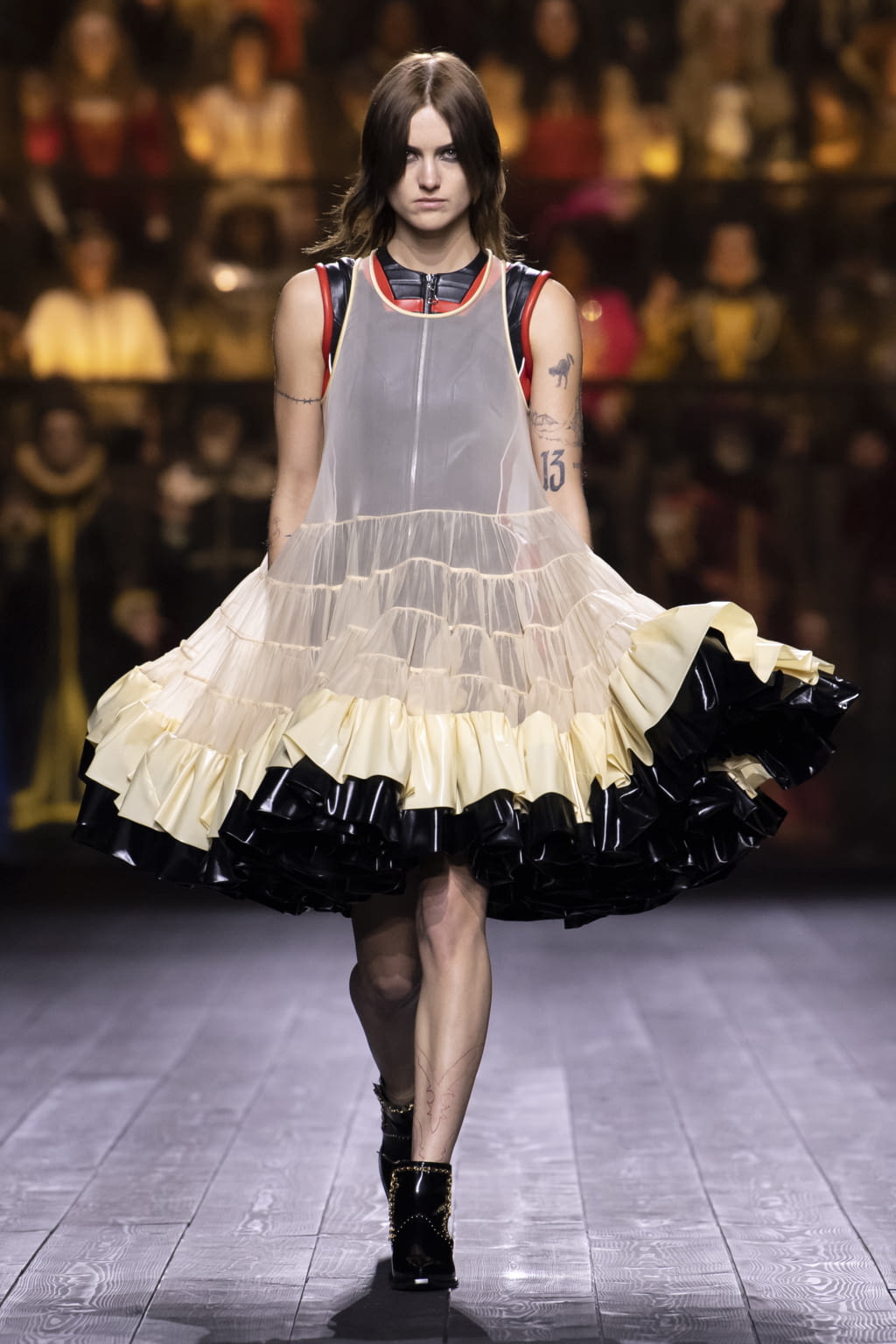 Fashion Week Paris Fall/Winter 2020 look 9 de la collection Louis Vuitton womenswear