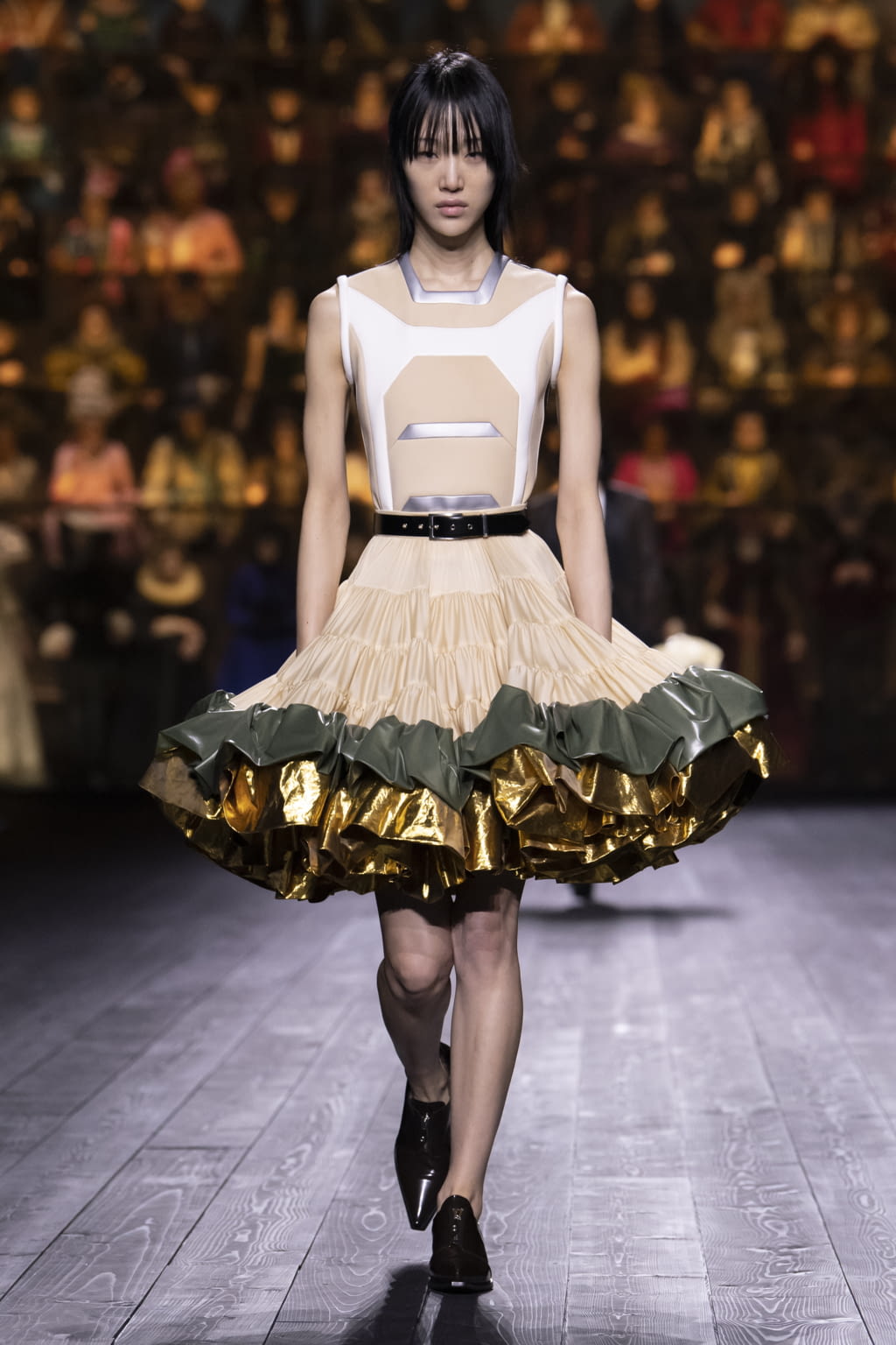 Fashion Week Paris Fall/Winter 2020 look 10 de la collection Louis Vuitton womenswear
