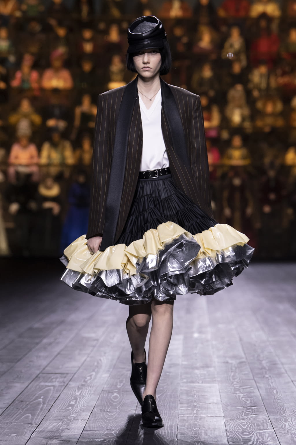 Fashion Week Paris Fall/Winter 2020 look 11 de la collection Louis Vuitton womenswear