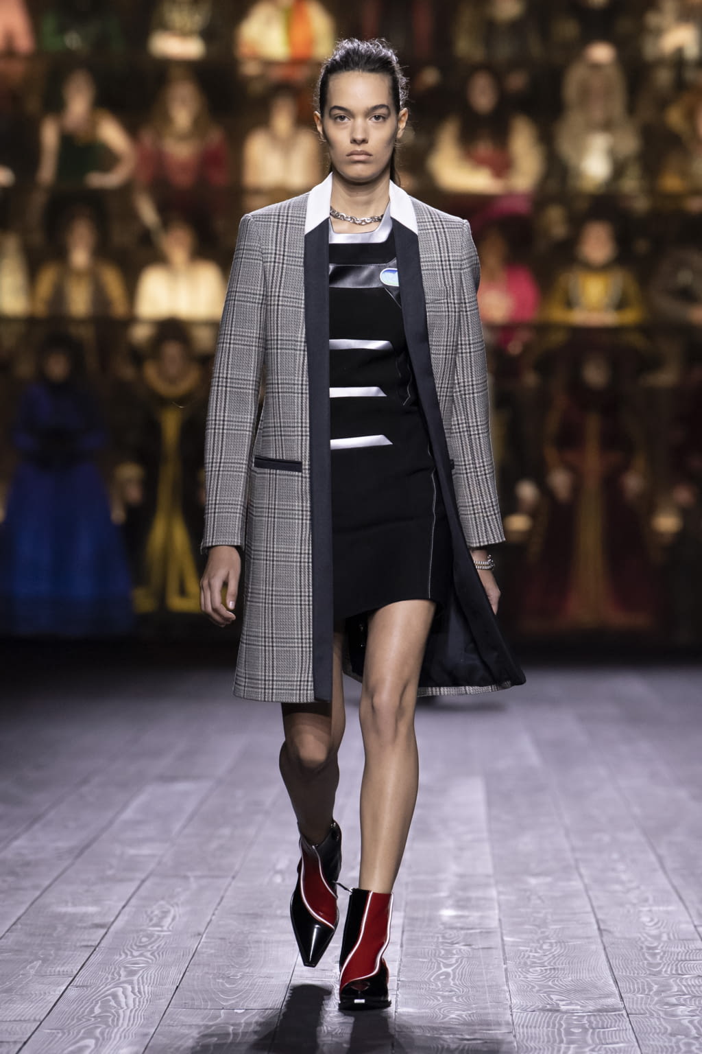 Fashion Week Paris Fall/Winter 2020 look 18 from the Louis Vuitton collection womenswear