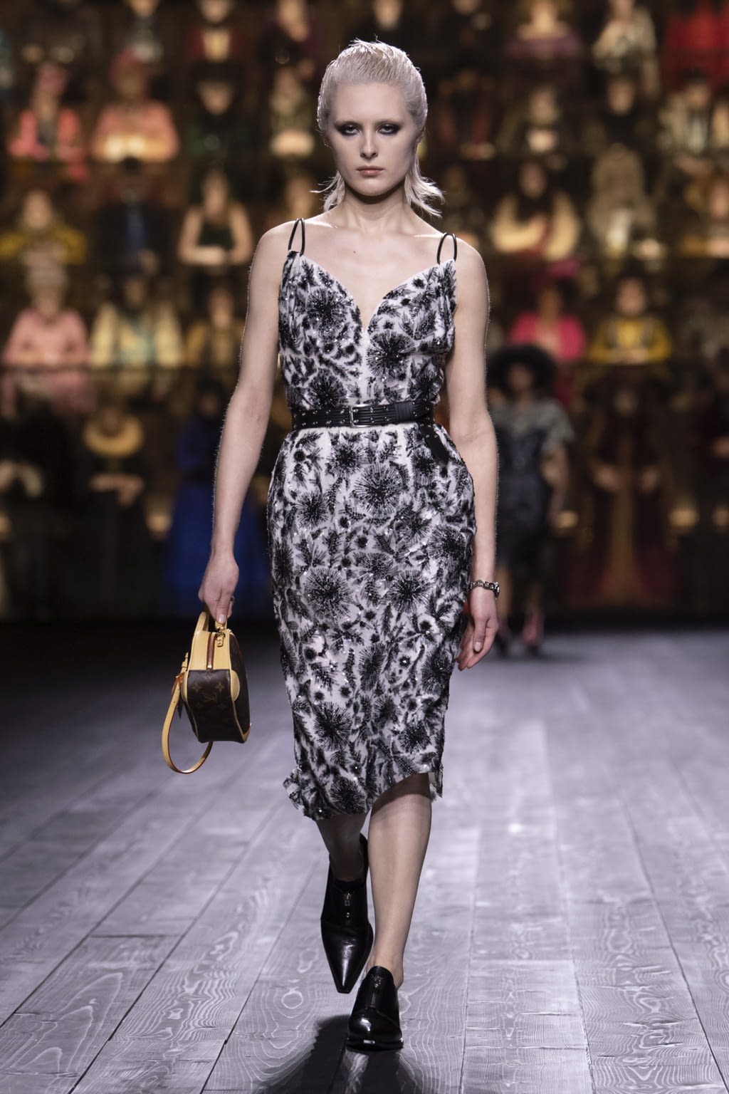 Fashion Week Paris Fall/Winter 2020 look 25 de la collection Louis Vuitton womenswear
