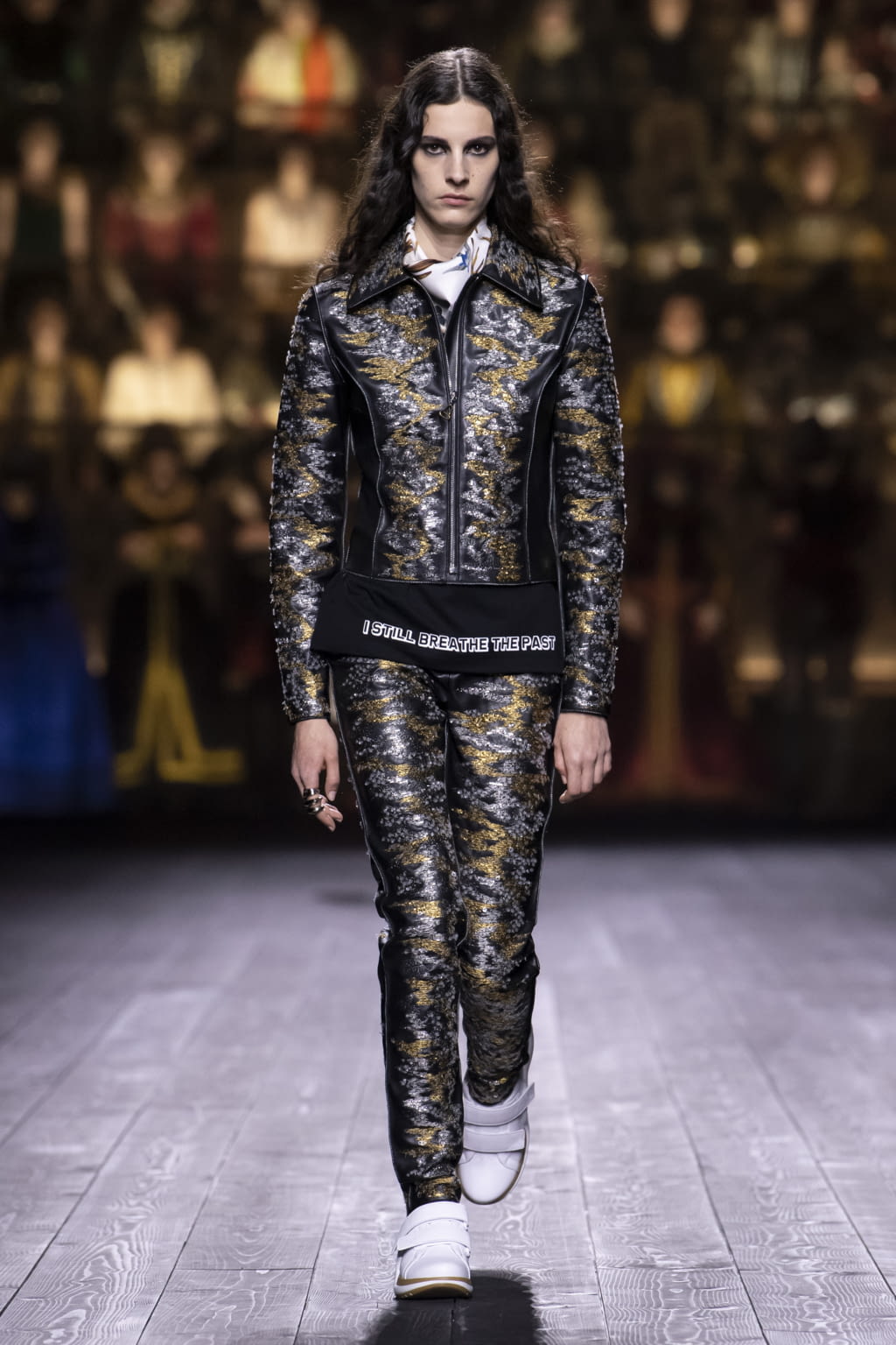 Fashion Week Paris Fall/Winter 2020 look 32 from the Louis Vuitton collection 女装