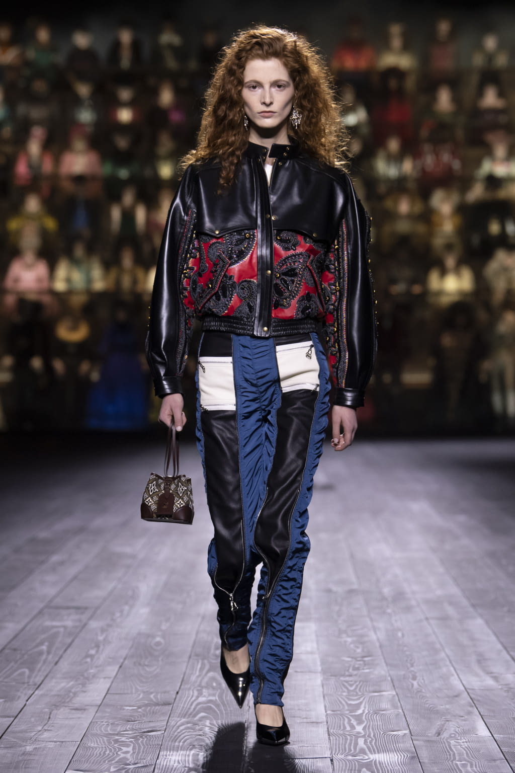 Fashion Week Paris Fall/Winter 2020 look 42 from the Louis Vuitton collection 女装
