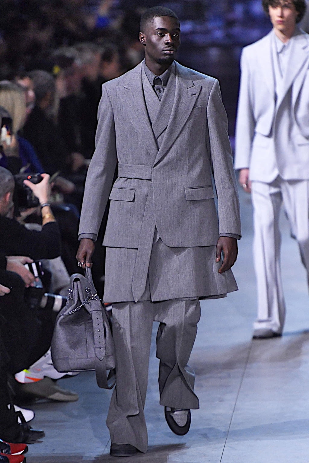 Fashion Week Paris Fall/Winter 2019 look 1 from the Louis Vuitton collection 男装