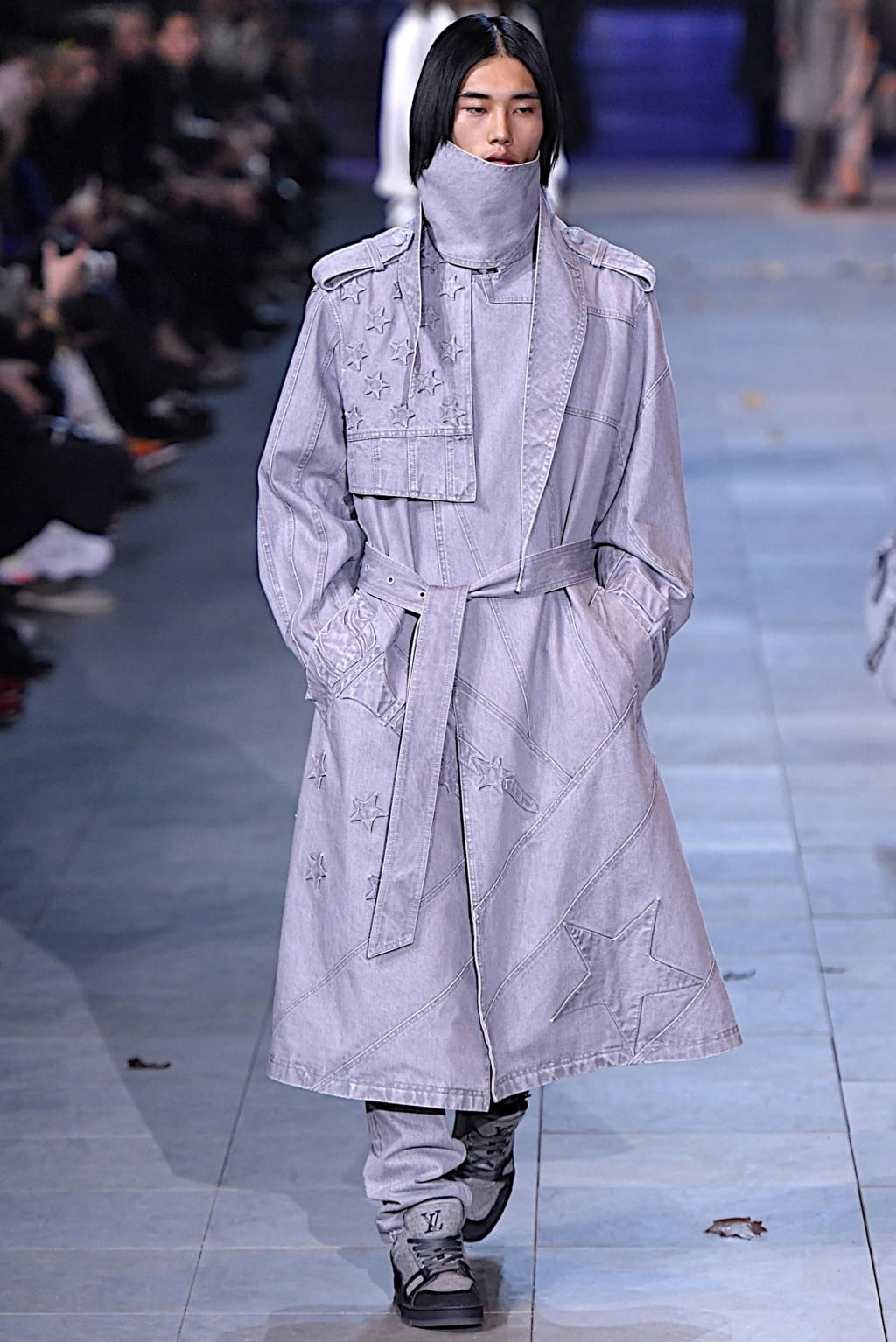 Fashion Week Paris Fall/Winter 2019 look 10 from the Louis Vuitton collection 男装