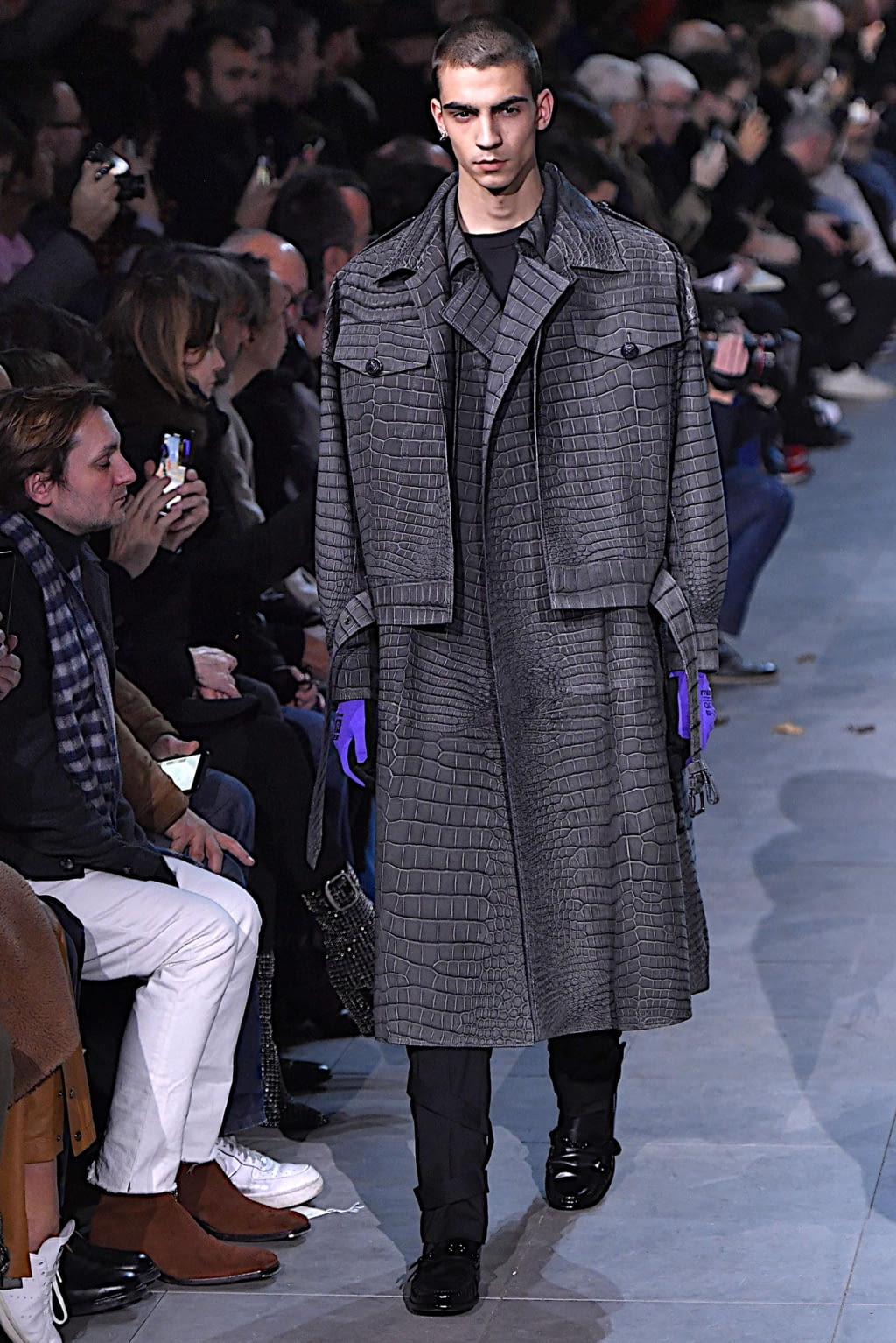 Fashion Week Paris Fall/Winter 2019 look 15 from the Louis Vuitton collection 男装