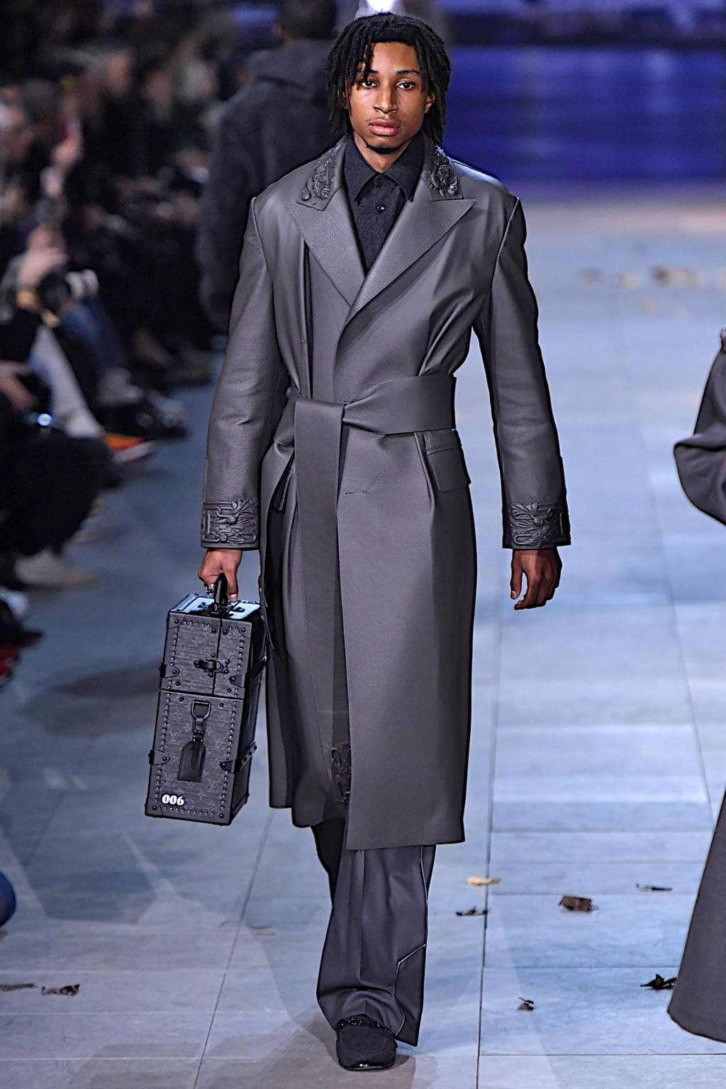 Fashion Week Paris Fall/Winter 2019 look 18 from the Louis Vuitton collection 男装