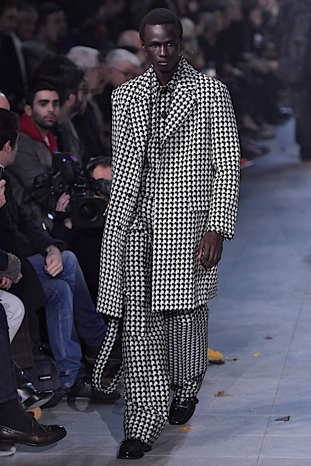 Fashion Week Paris Fall/Winter 2019 look 55 from the Louis Vuitton collection menswear