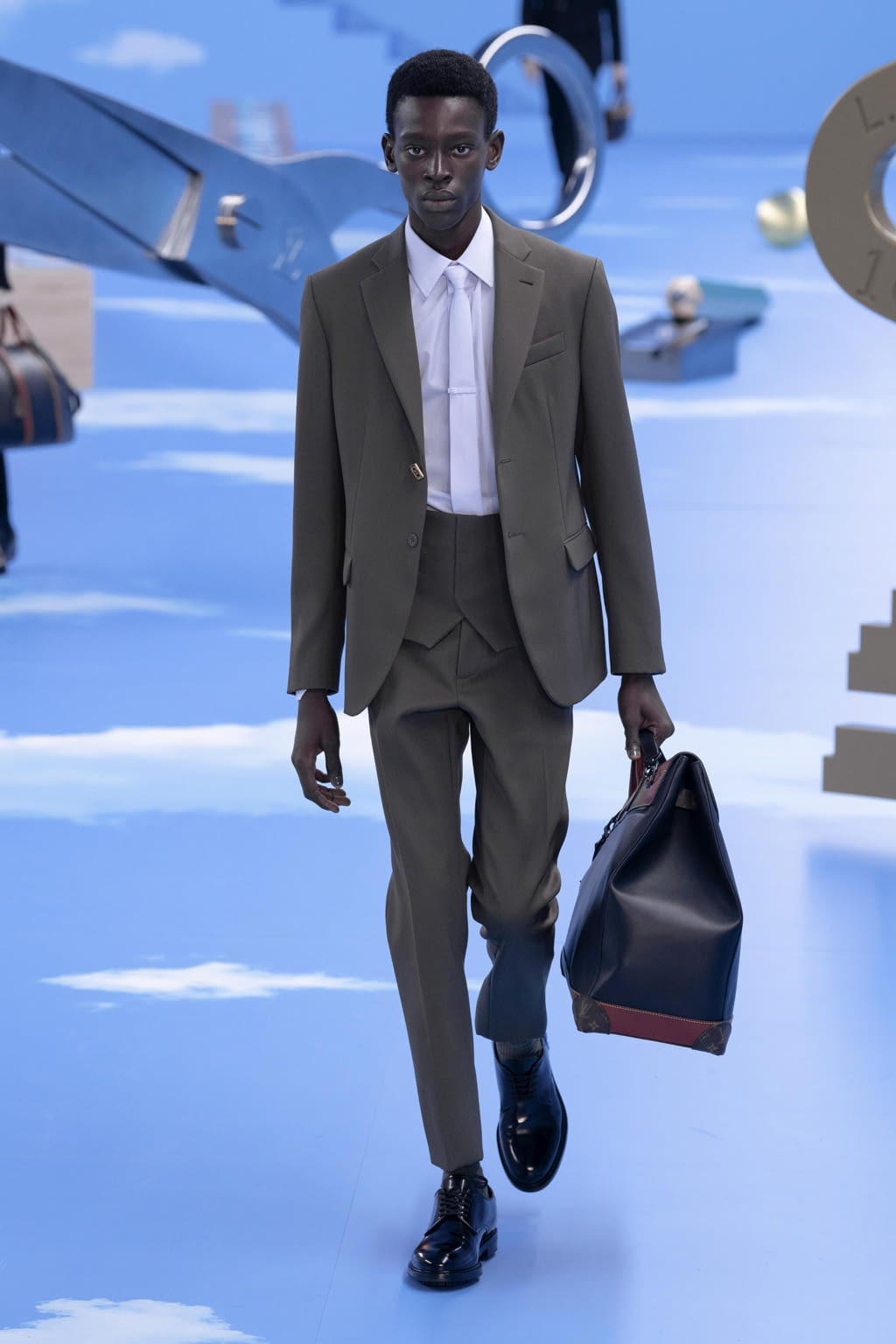 Fashion Week Paris Fall/Winter 2020 look 4 from the Louis Vuitton collection 男装