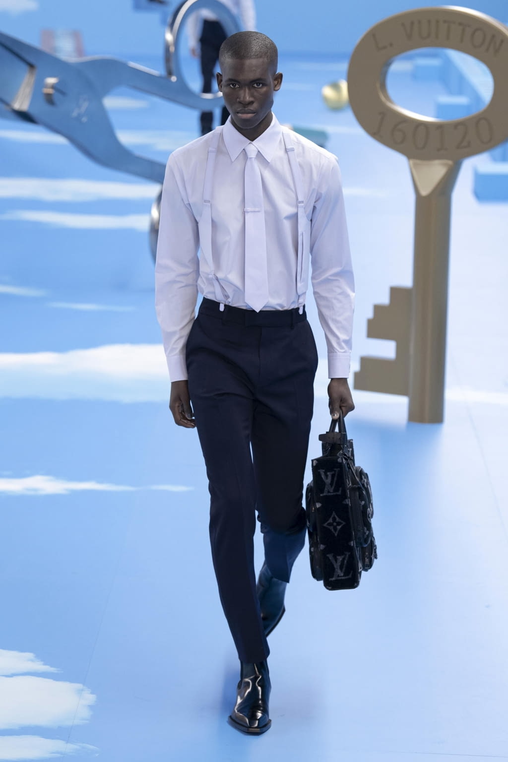 Fashion Week Paris Fall/Winter 2020 look 8 from the Louis Vuitton collection 男装