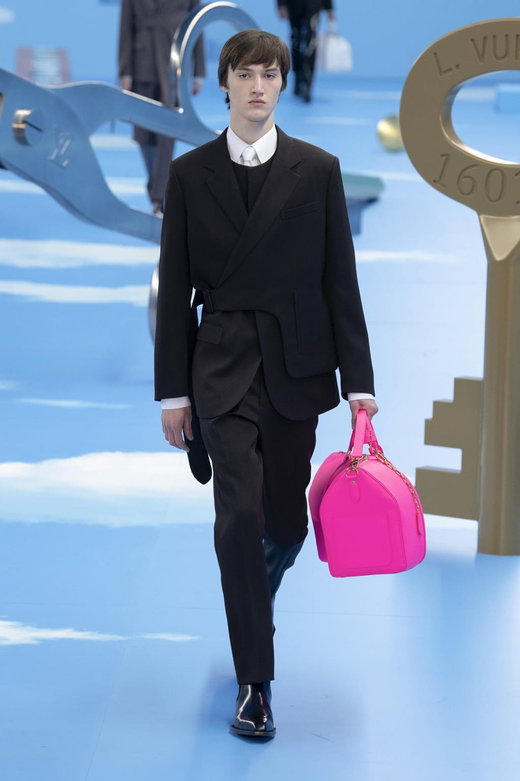 Fashion Week Paris Fall/Winter 2020 look 11 from the Louis Vuitton collection menswear