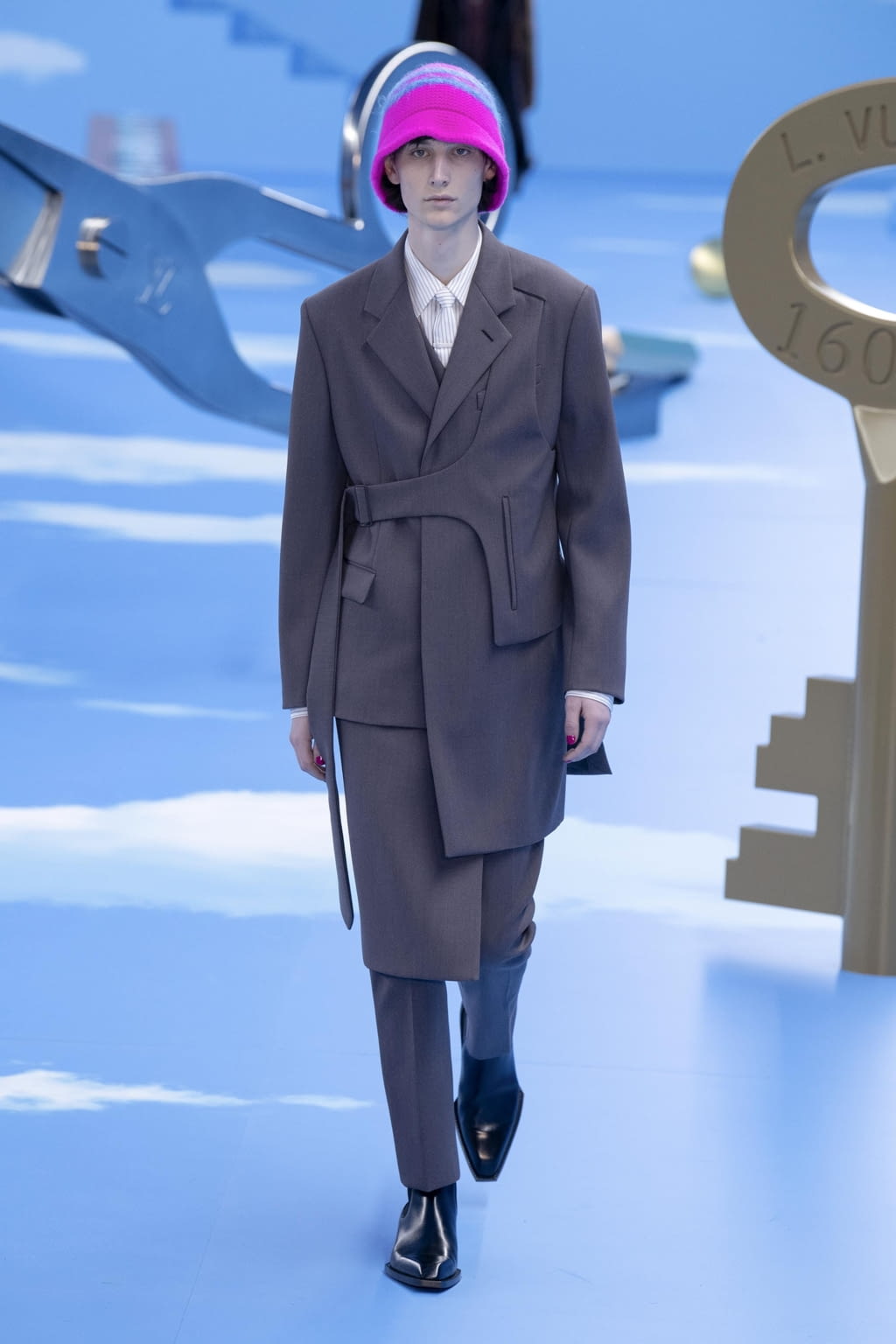 Fashion Week Paris Fall/Winter 2020 look 12 from the Louis Vuitton collection menswear