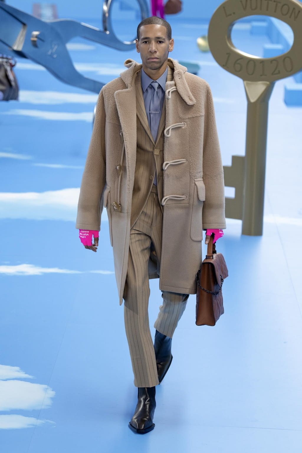 Fashion Week Paris Fall/Winter 2020 look 23 from the Louis Vuitton collection menswear