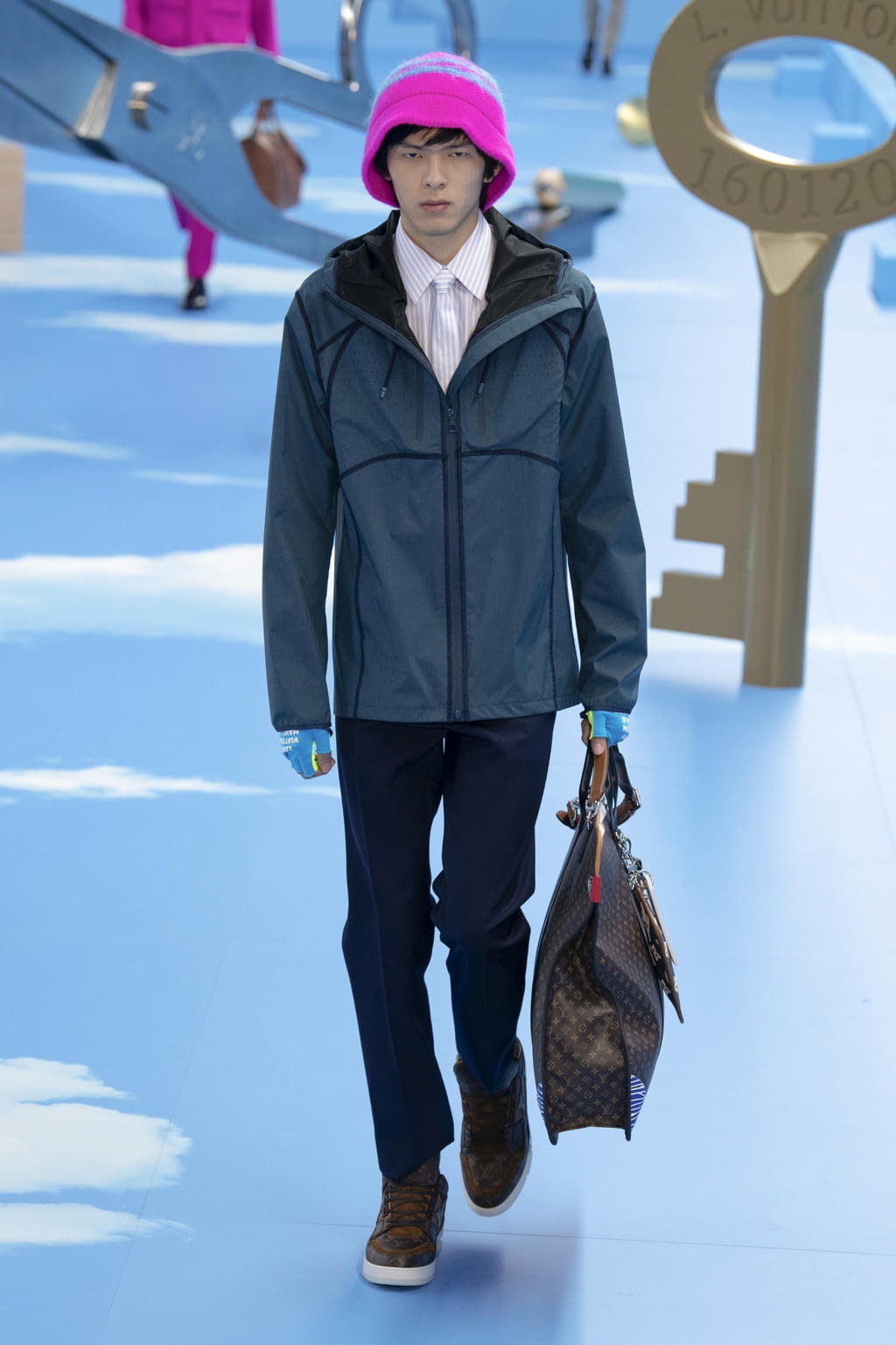 Fashion Week Paris Fall/Winter 2020 look 24 from the Louis Vuitton collection 男装
