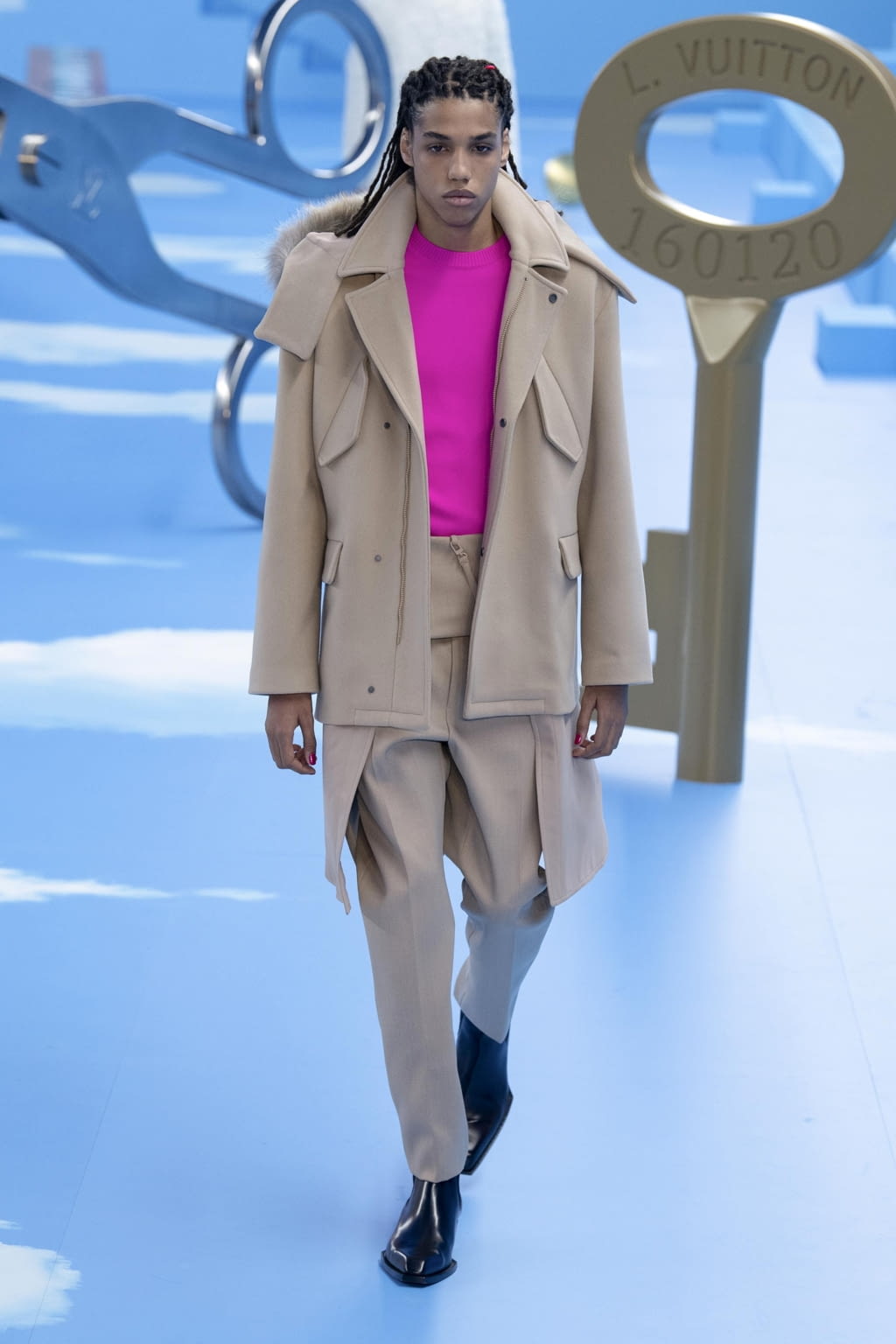 Fashion Week Paris Fall/Winter 2020 look 26 from the Louis Vuitton collection menswear