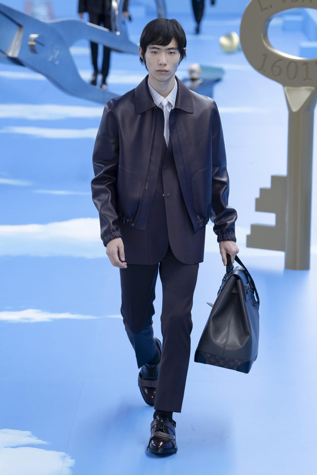 Fashion Week Paris Fall/Winter 2020 look 32 from the Louis Vuitton collection 男装