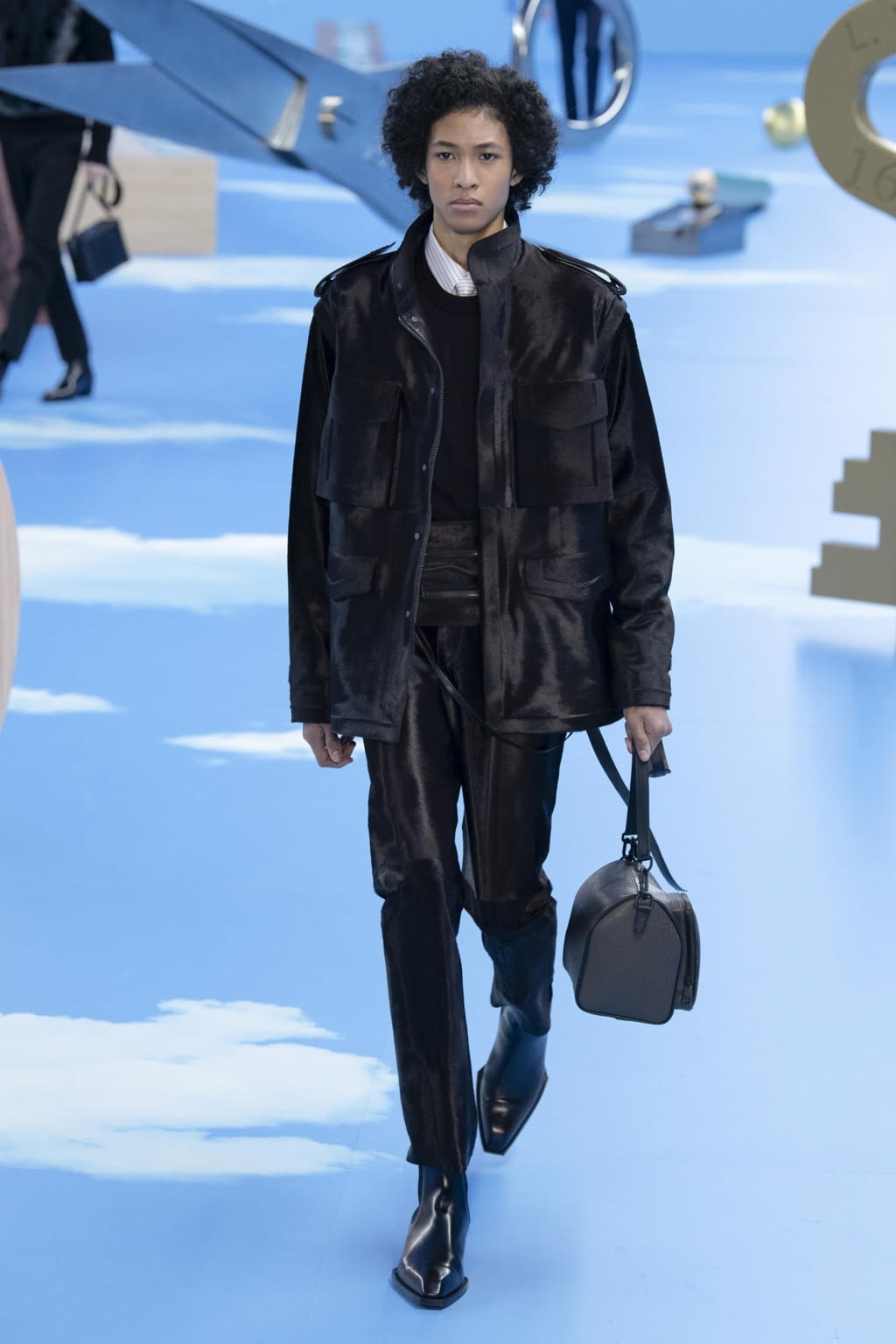 Fashion Week Paris Fall/Winter 2020 look 33 from the Louis Vuitton collection 男装
