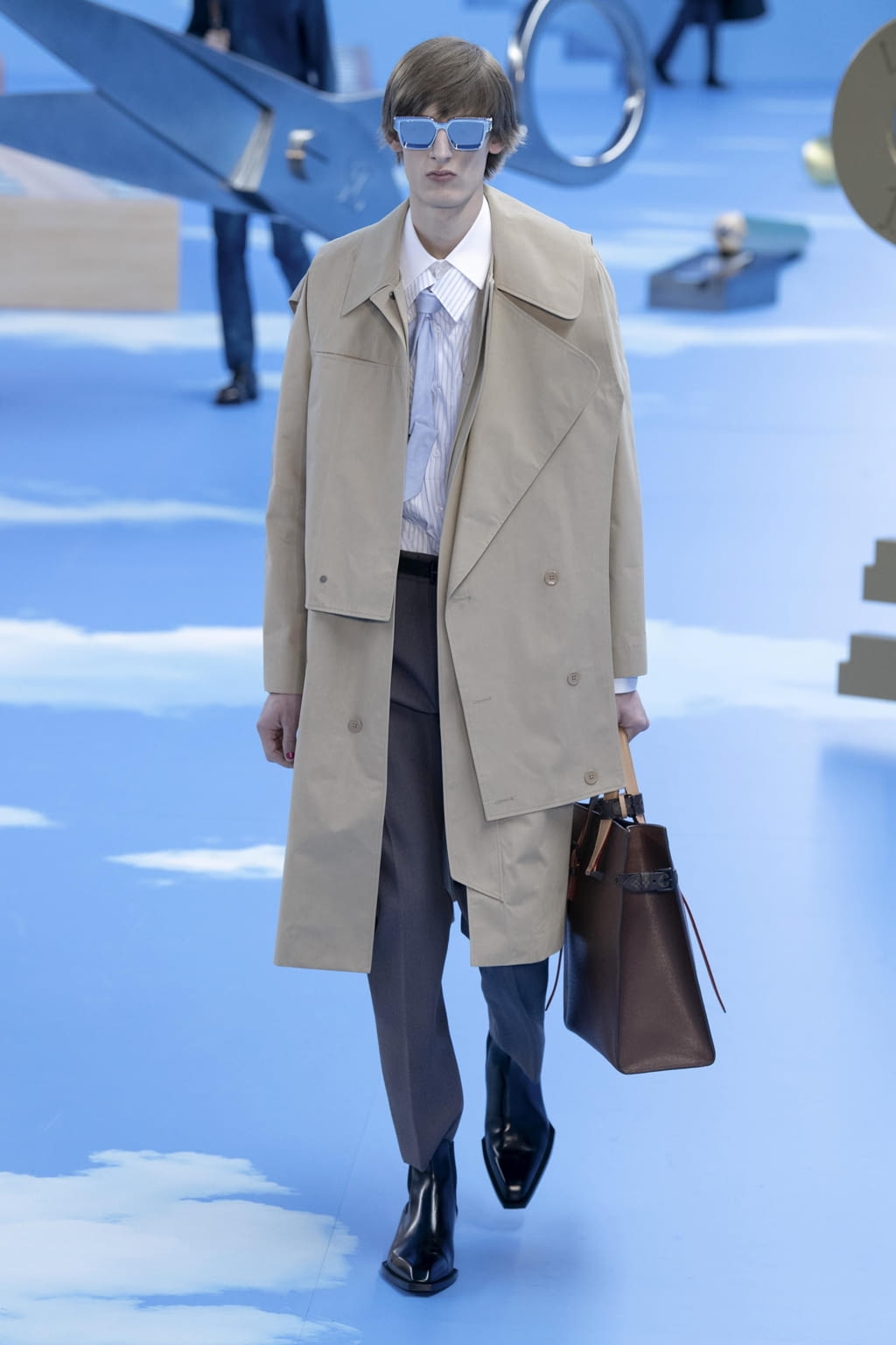 Fashion Week Paris Fall/Winter 2020 look 38 from the Louis Vuitton collection menswear