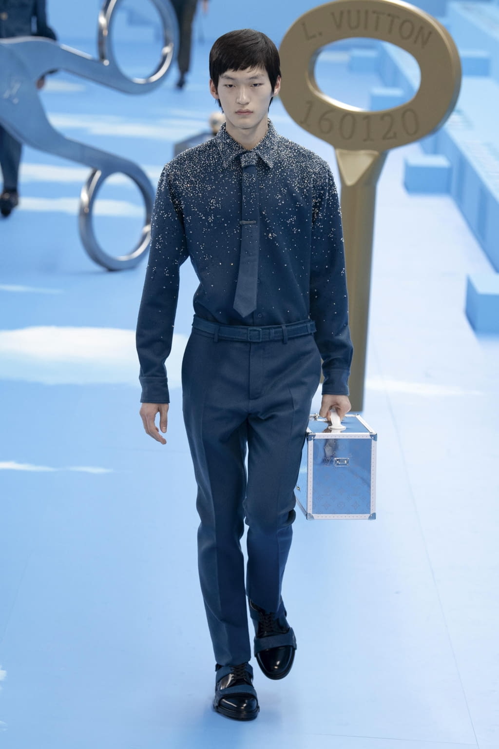 Fashion Week Paris Fall/Winter 2020 look 42 from the Louis Vuitton collection 男装