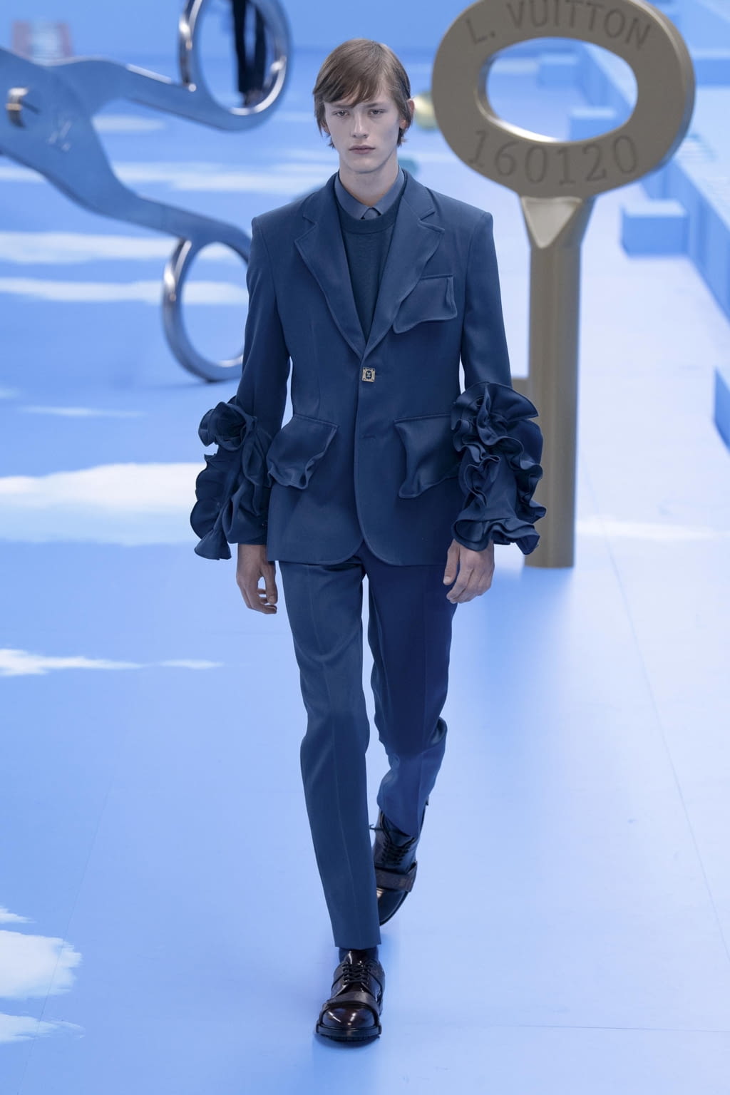 Fashion Week Paris Fall/Winter 2020 look 43 from the Louis Vuitton collection 男装