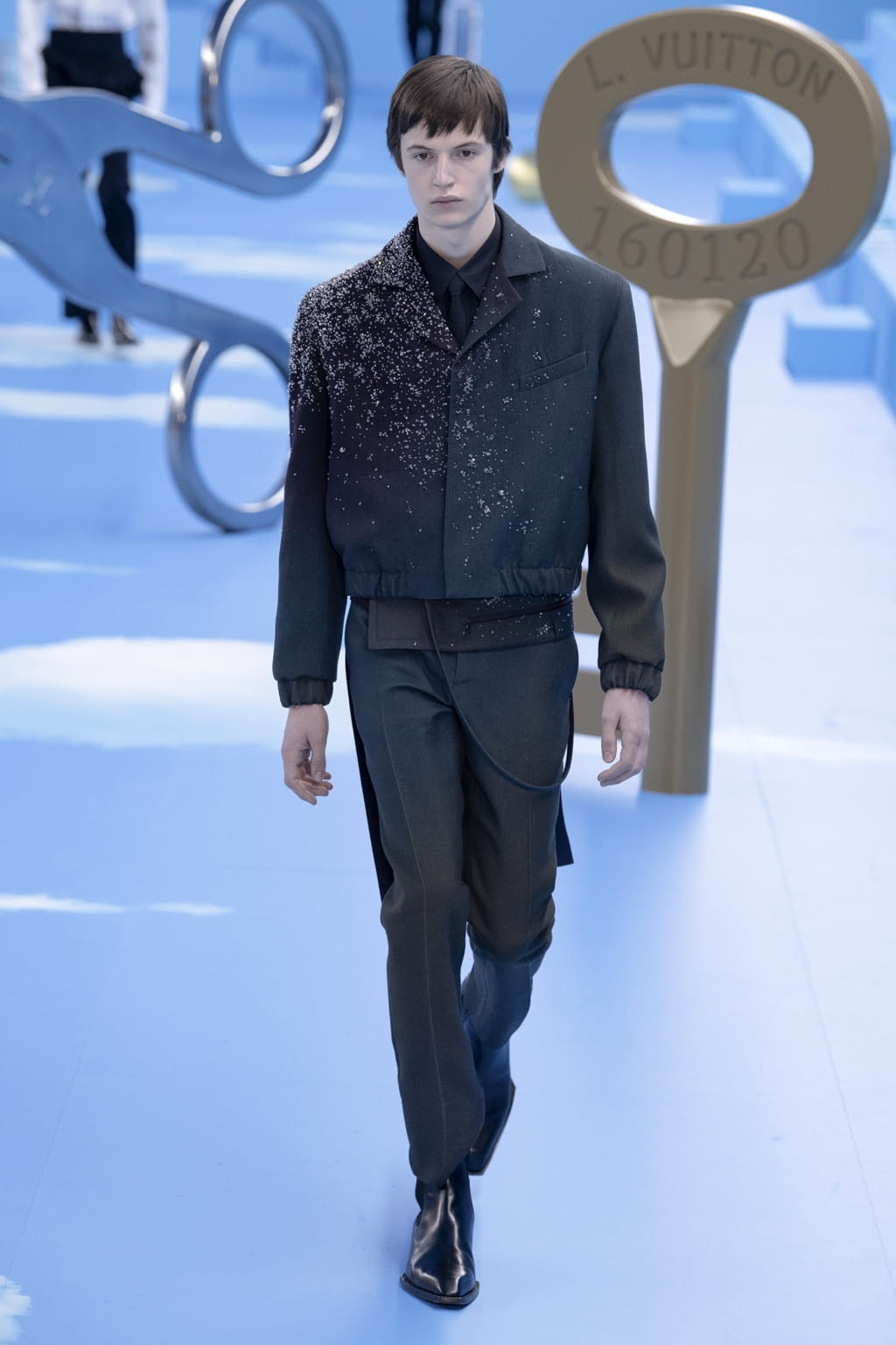 Fashion Week Paris Fall/Winter 2020 look 44 from the Louis Vuitton collection 男装