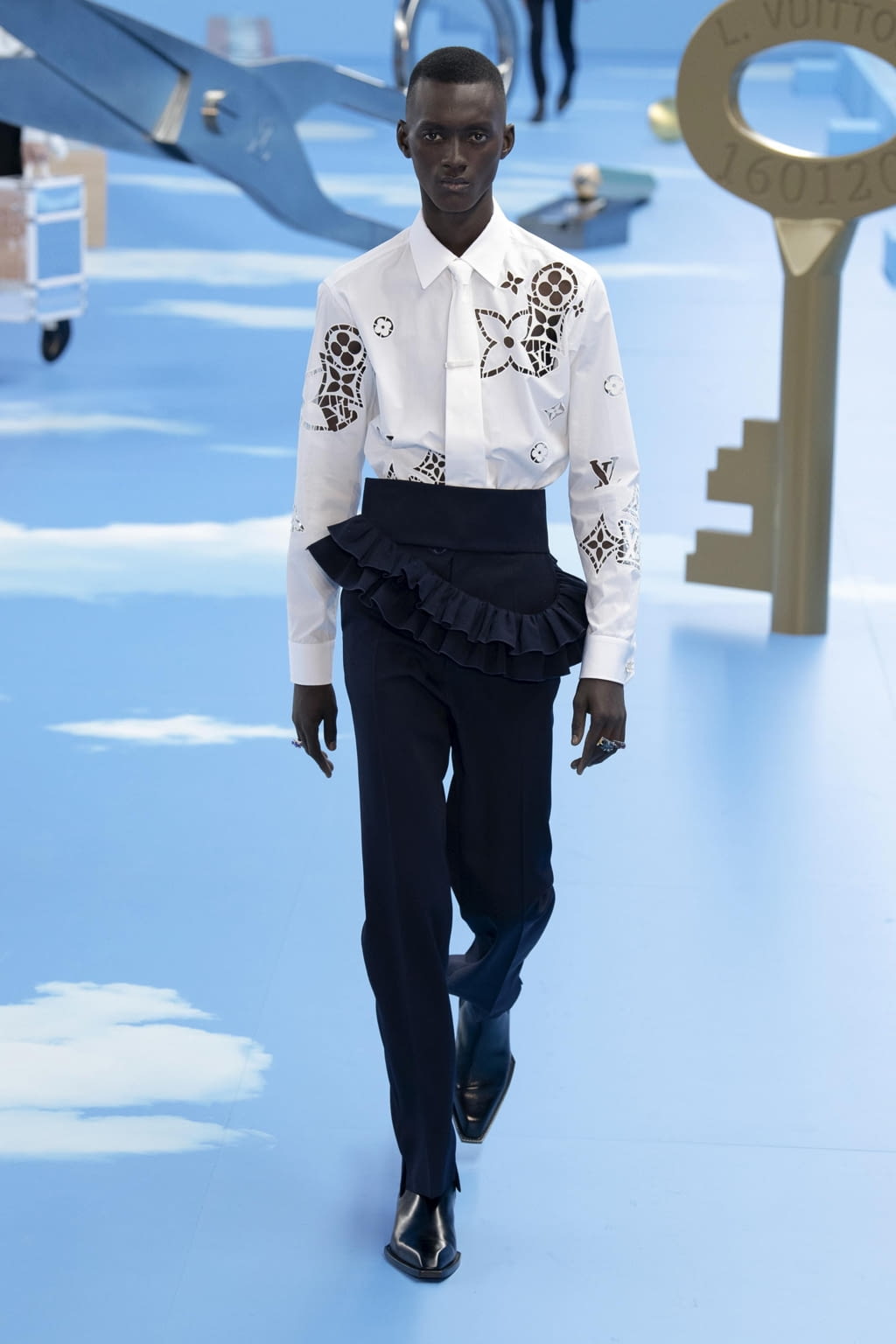 Fashion Week Paris Fall/Winter 2020 look 45 from the Louis Vuitton collection menswear