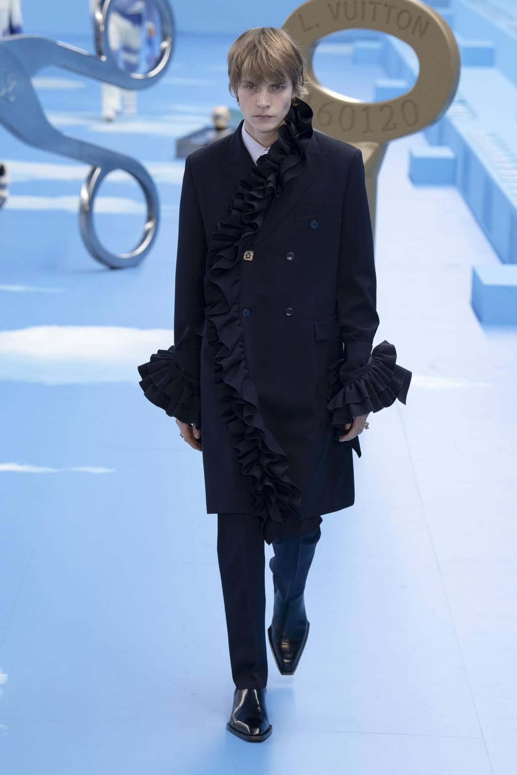 Fashion Week Paris Fall/Winter 2020 look 48 from the Louis Vuitton collection 男装