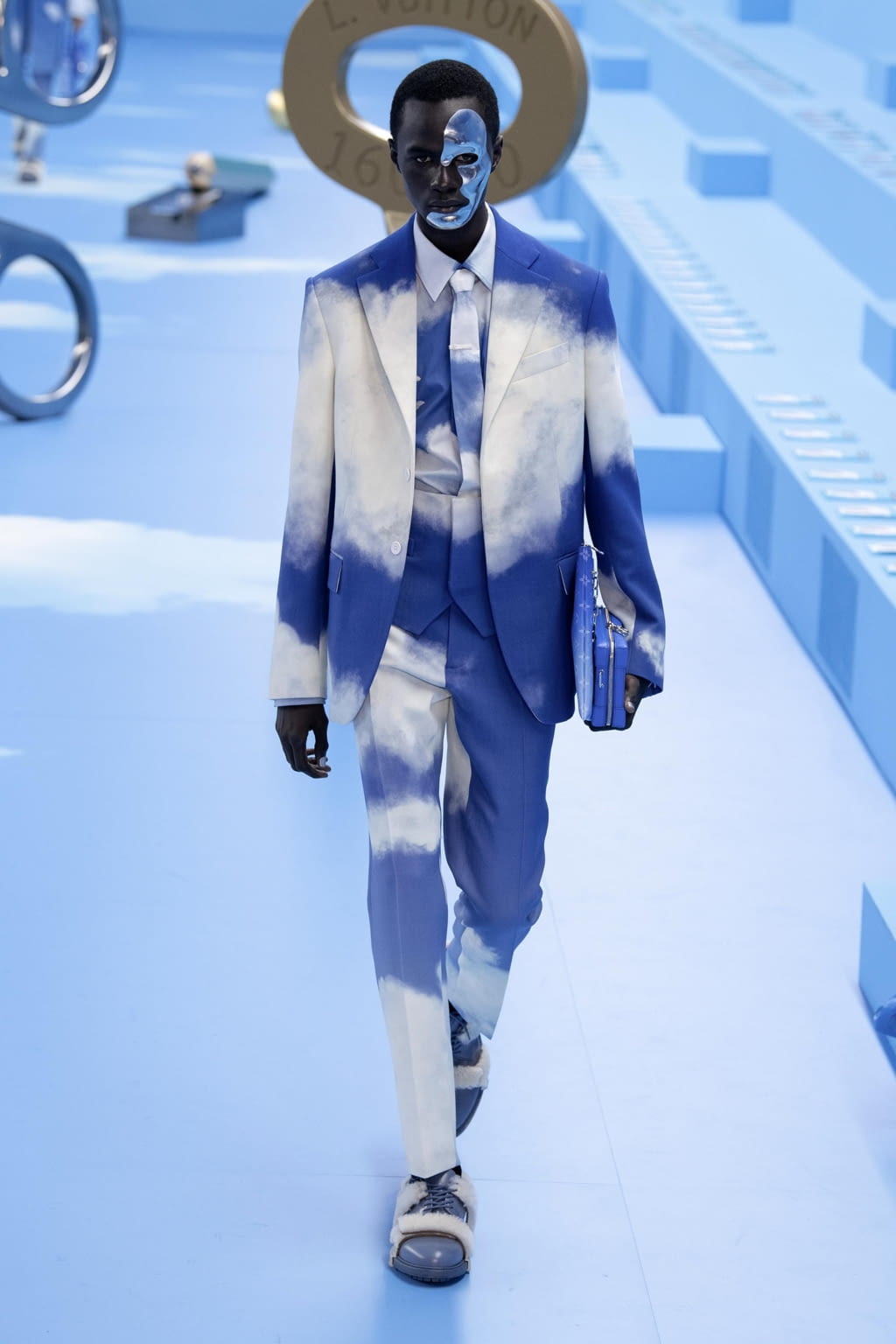 Fashion Week Paris Fall/Winter 2020 look 49 from the Louis Vuitton collection menswear