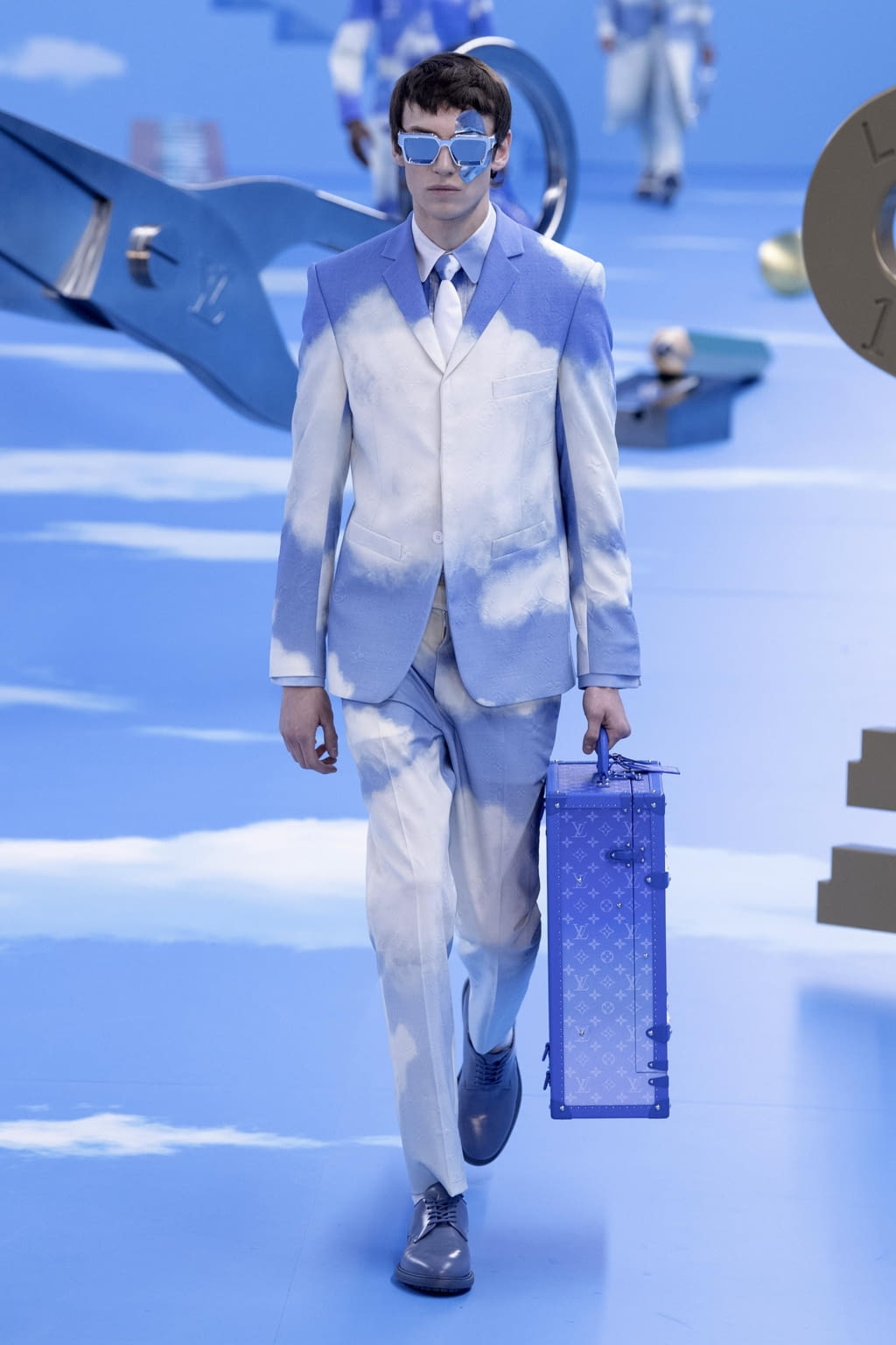 Fashion Week Paris Fall/Winter 2020 look 53 from the Louis Vuitton collection menswear