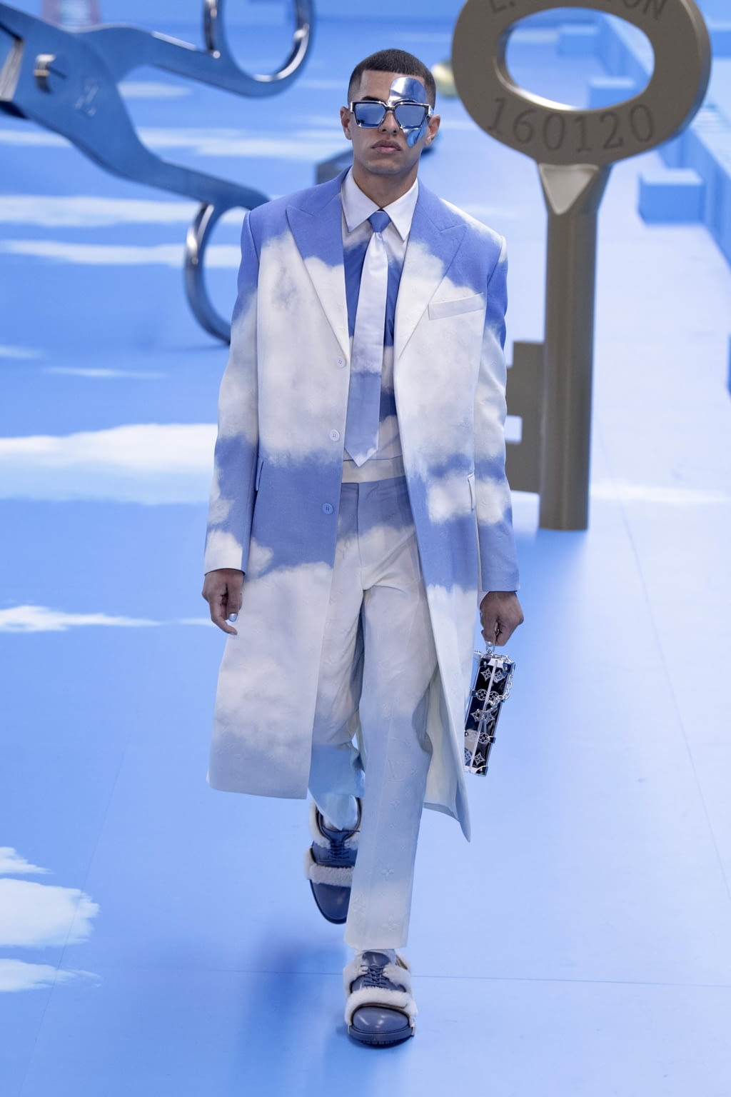 Fashion Week Paris Fall/Winter 2020 look 55 from the Louis Vuitton collection menswear