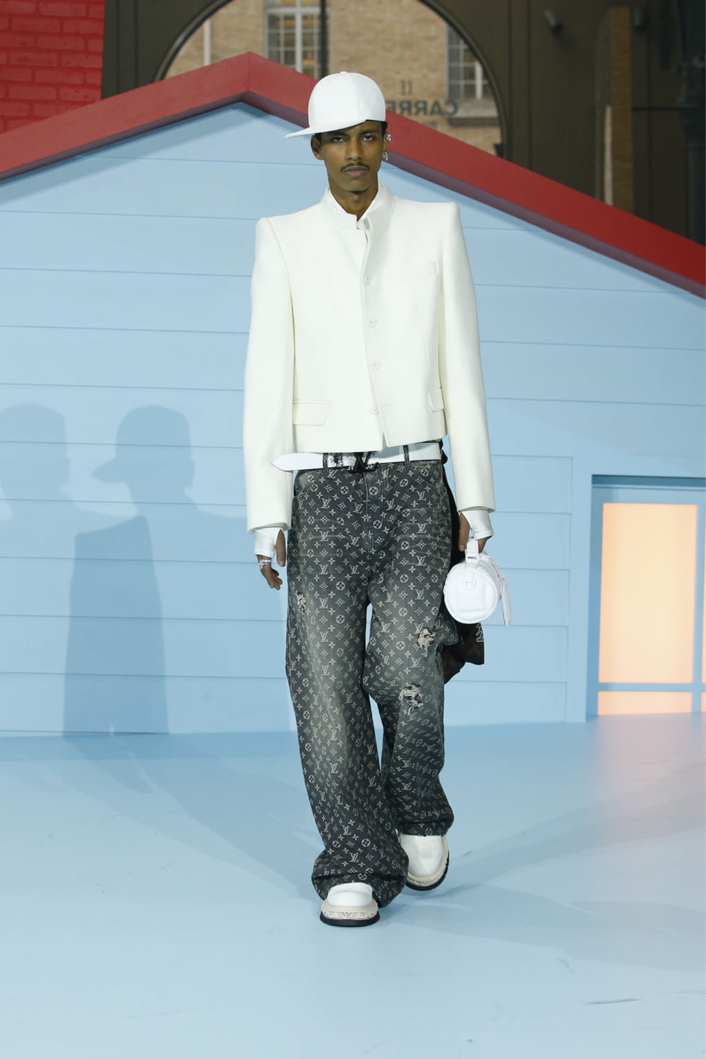 Fashion Week Paris Fall/Winter 2022 look 3 from the Louis Vuitton collection 男装