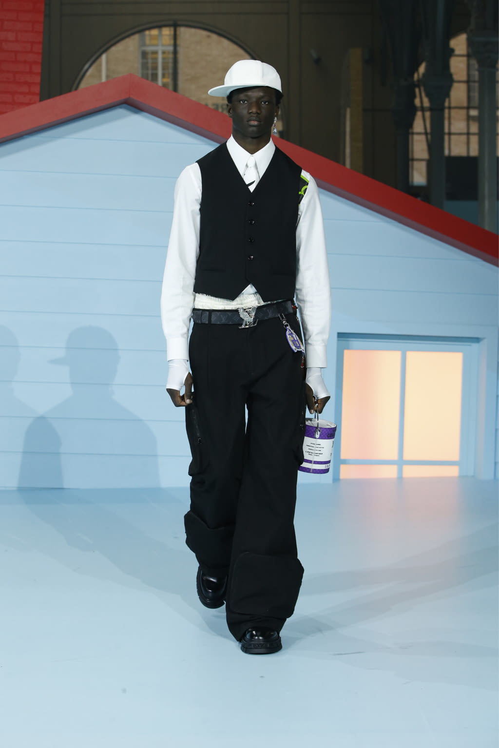 Fashion Week Paris Fall/Winter 2022 look 6 from the Louis Vuitton collection 男装