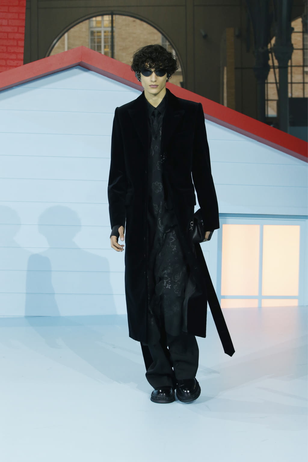Fashion Week Paris Fall/Winter 2022 look 7 from the Louis Vuitton collection 男装