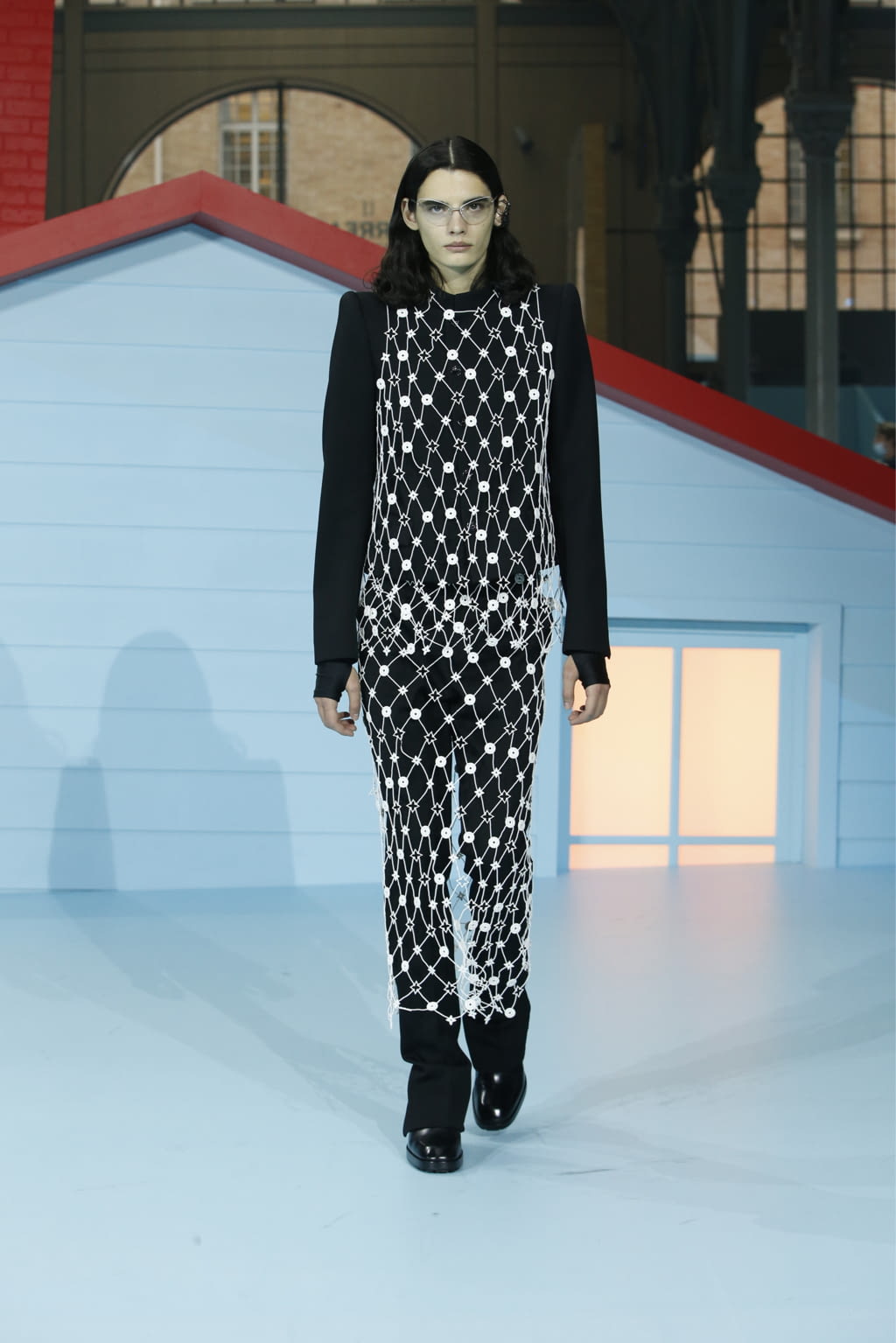 Fashion Week Paris Fall/Winter 2022 look 8 from the Louis Vuitton collection 男装