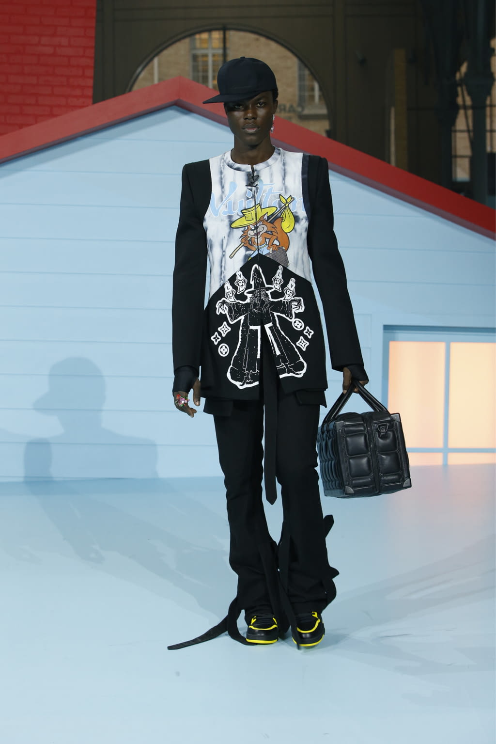 Fashion Week Paris Fall/Winter 2022 look 10 from the Louis Vuitton collection menswear