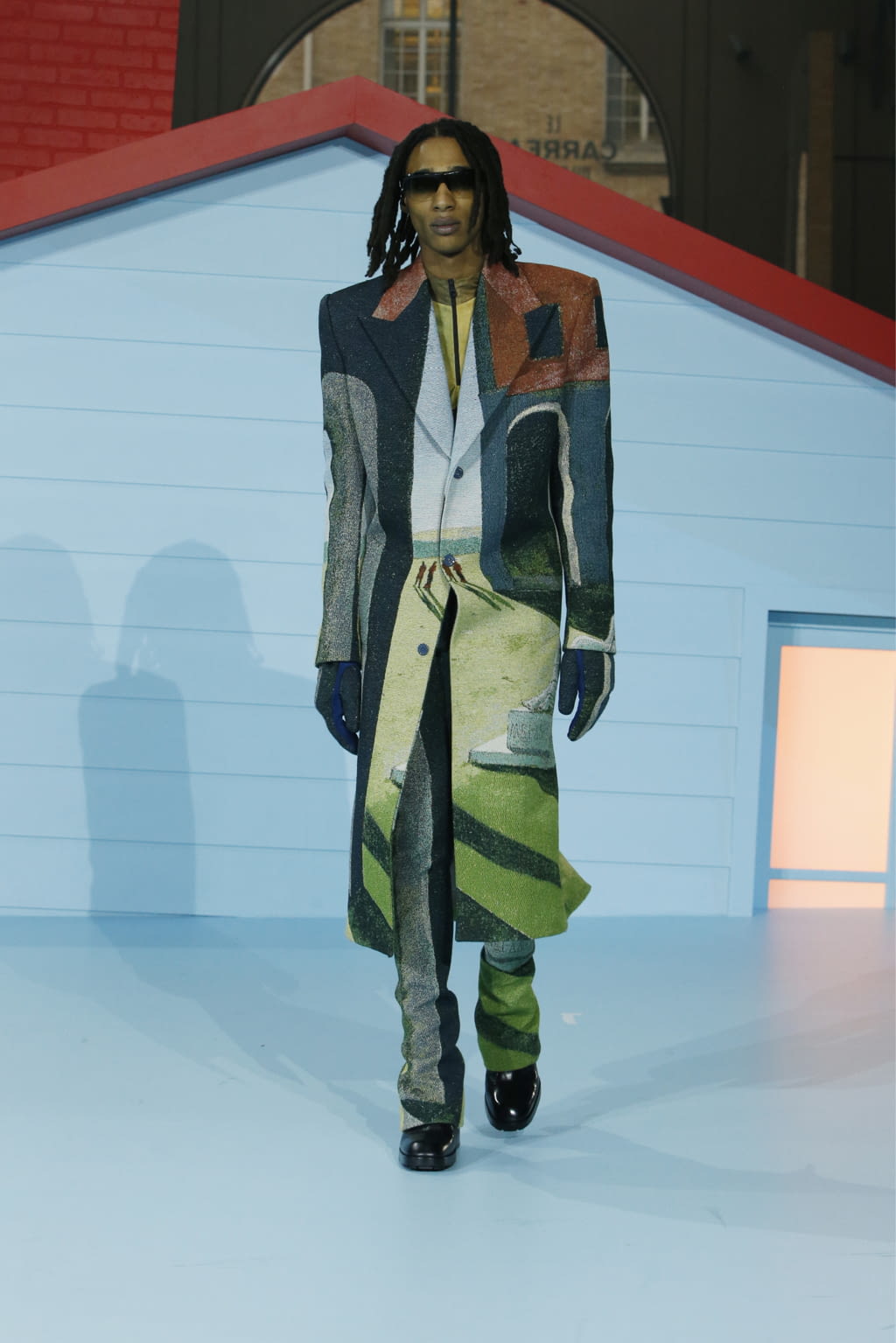 Fashion Week Paris Fall/Winter 2022 look 34 from the Louis Vuitton collection 男装