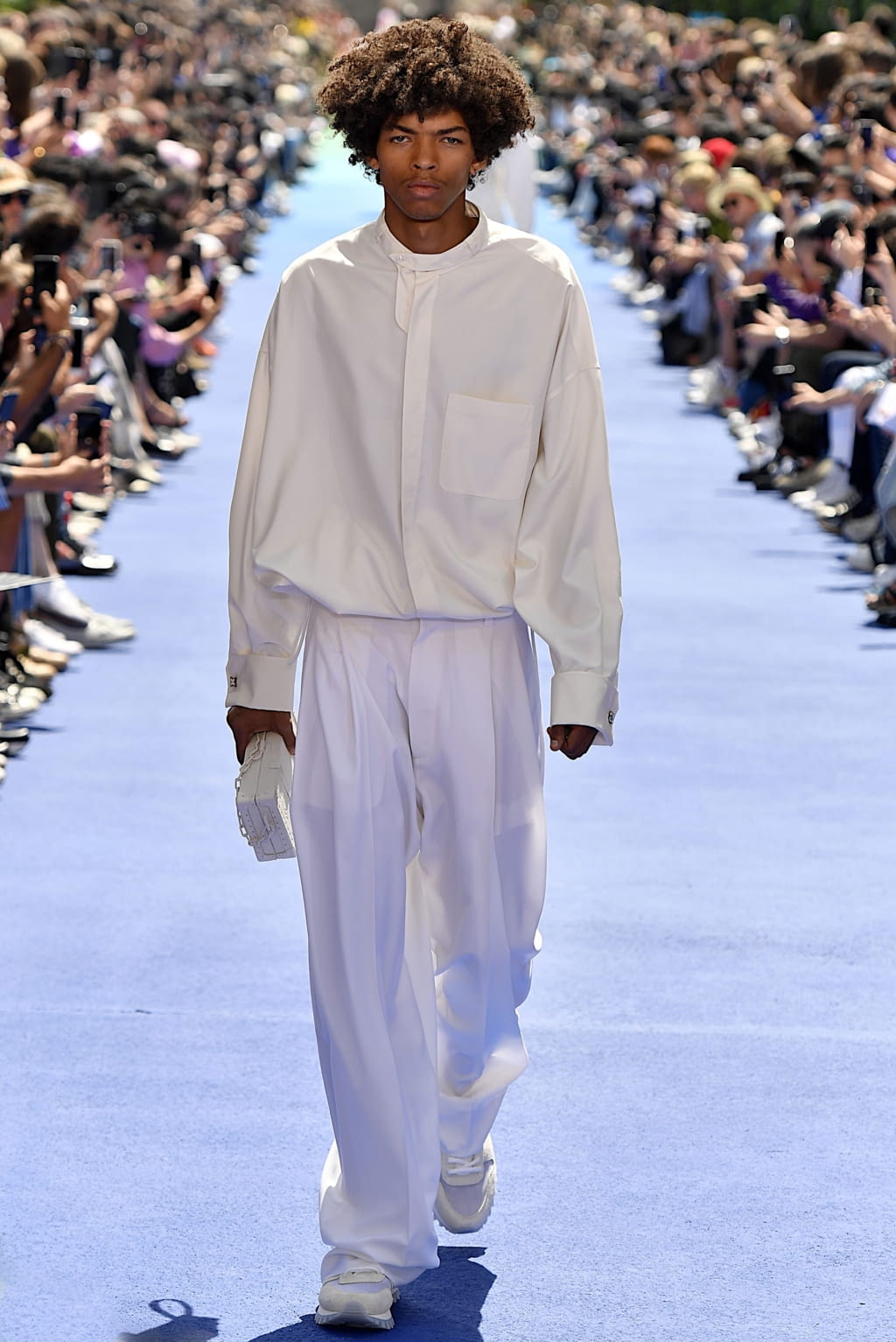 Fashion Week Paris Spring/Summer 2019 look 2 from the Louis Vuitton collection menswear