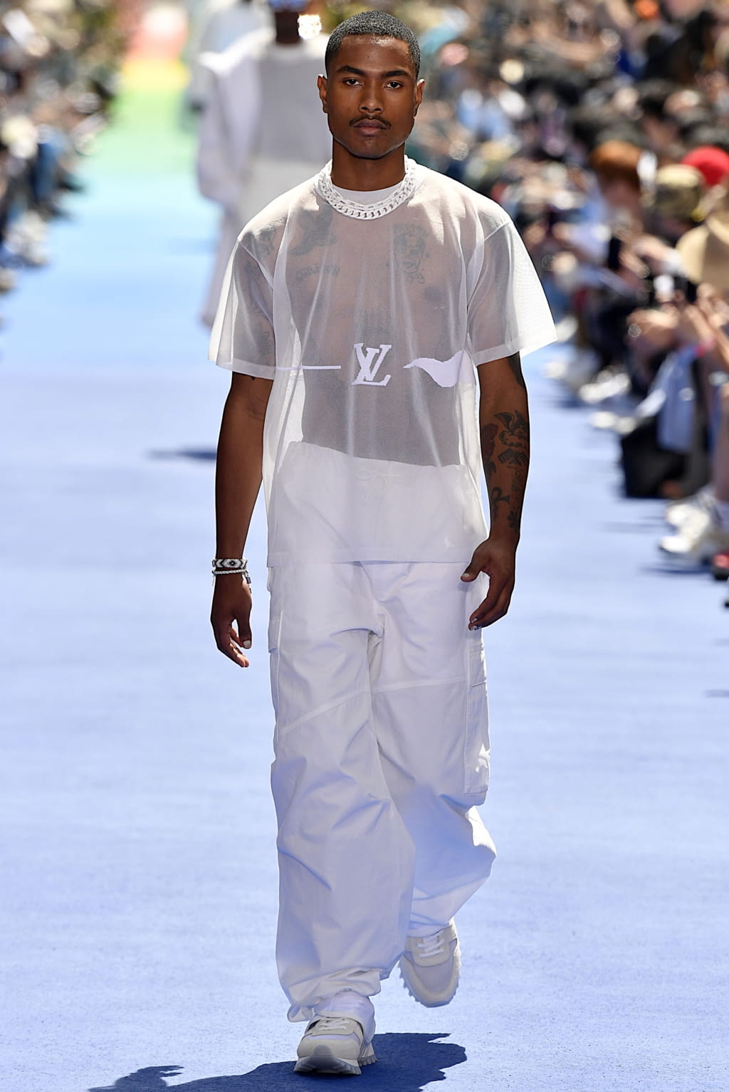 Fashion Week Paris Spring/Summer 2019 look 6 from the Louis Vuitton collection 男装
