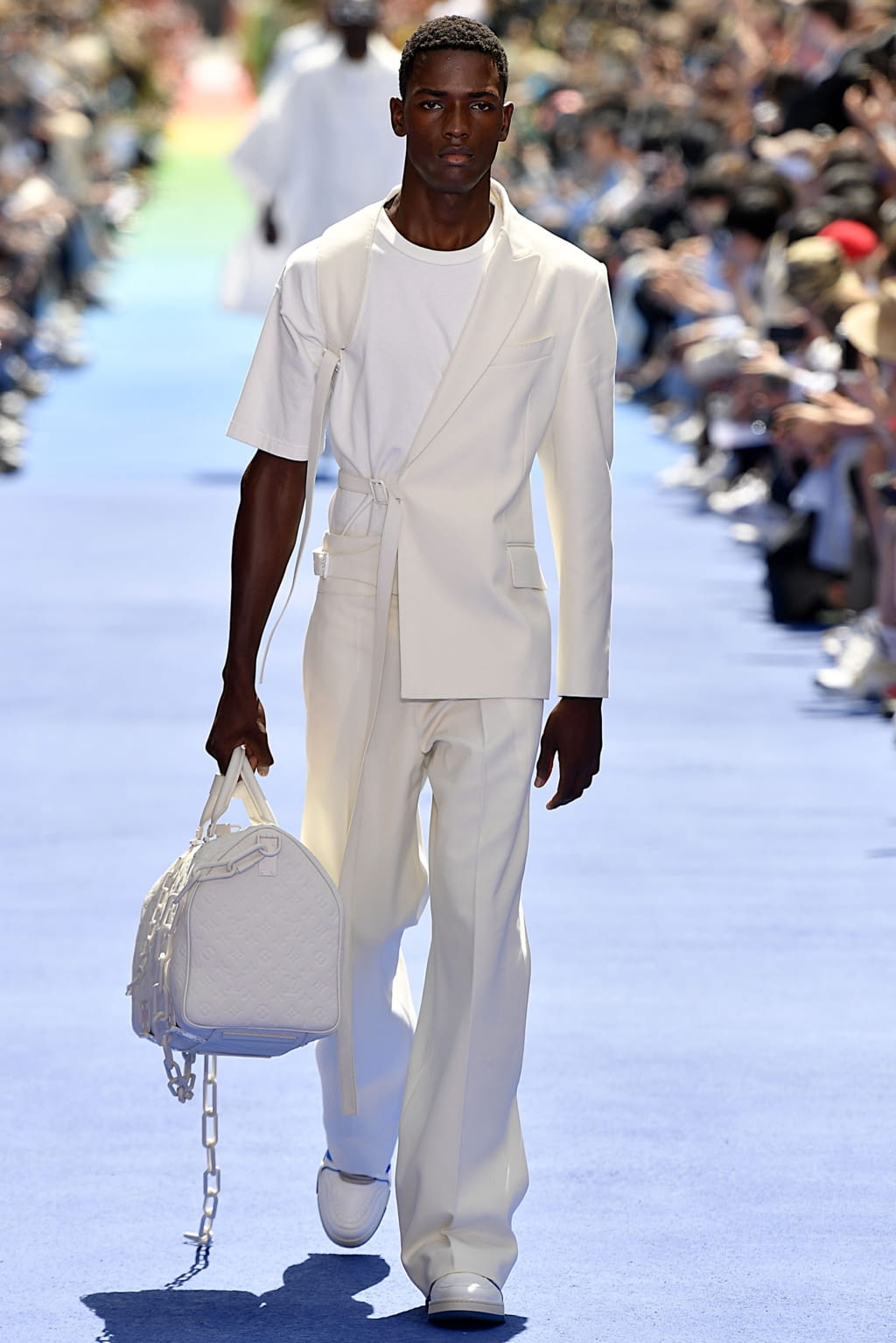Fashion Week Paris Spring/Summer 2019 look 15 from the Louis Vuitton collection 男装