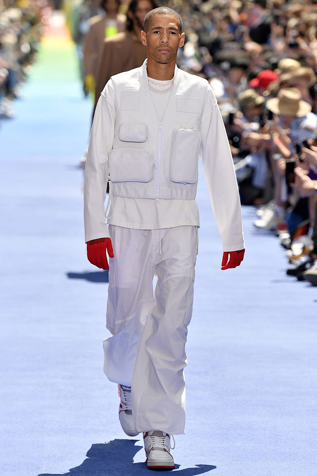 Fashion Week Paris Spring/Summer 2019 look 17 from the Louis Vuitton collection 男装