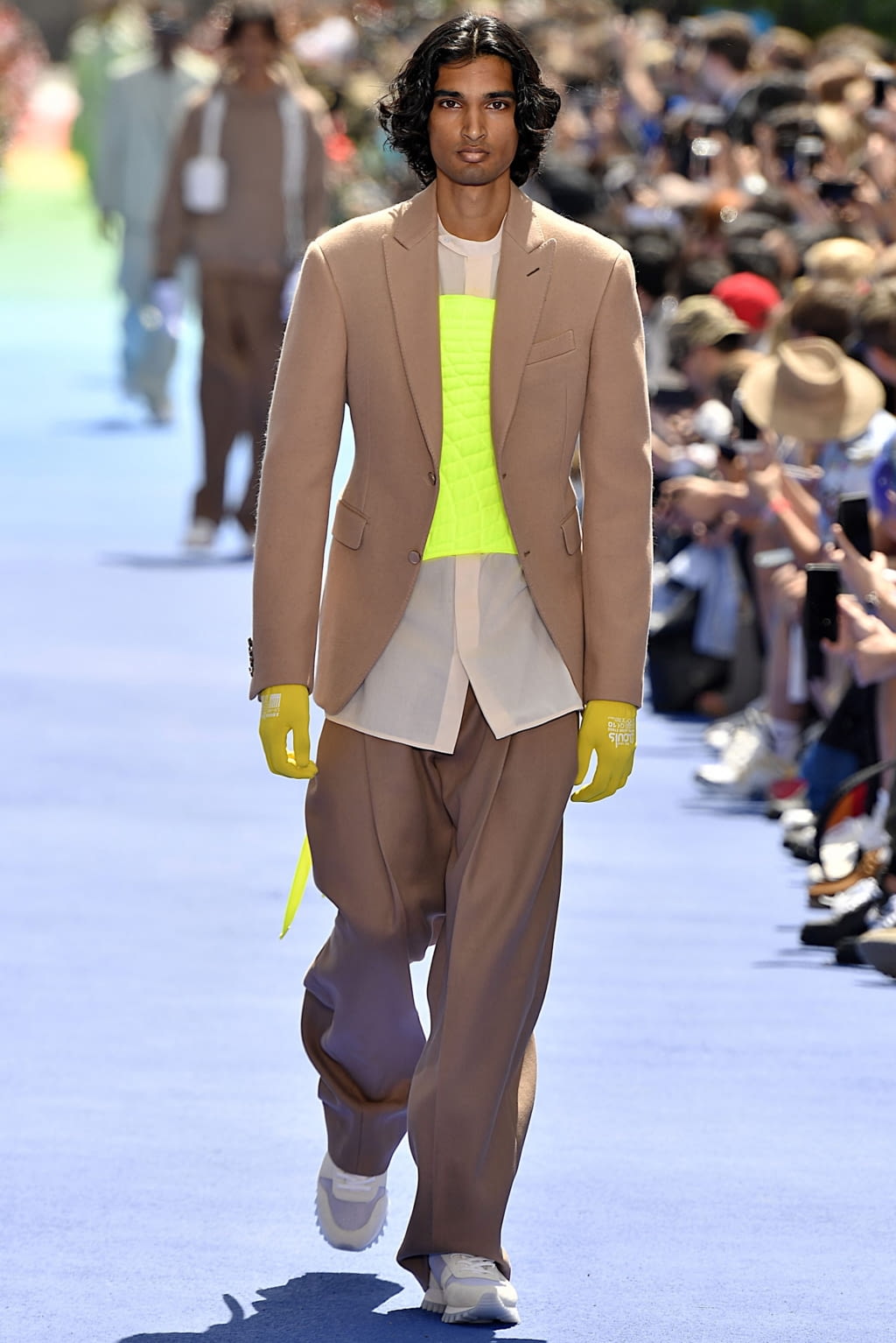 Fashion Week Paris Spring/Summer 2019 look 19 from the Louis Vuitton collection 男装