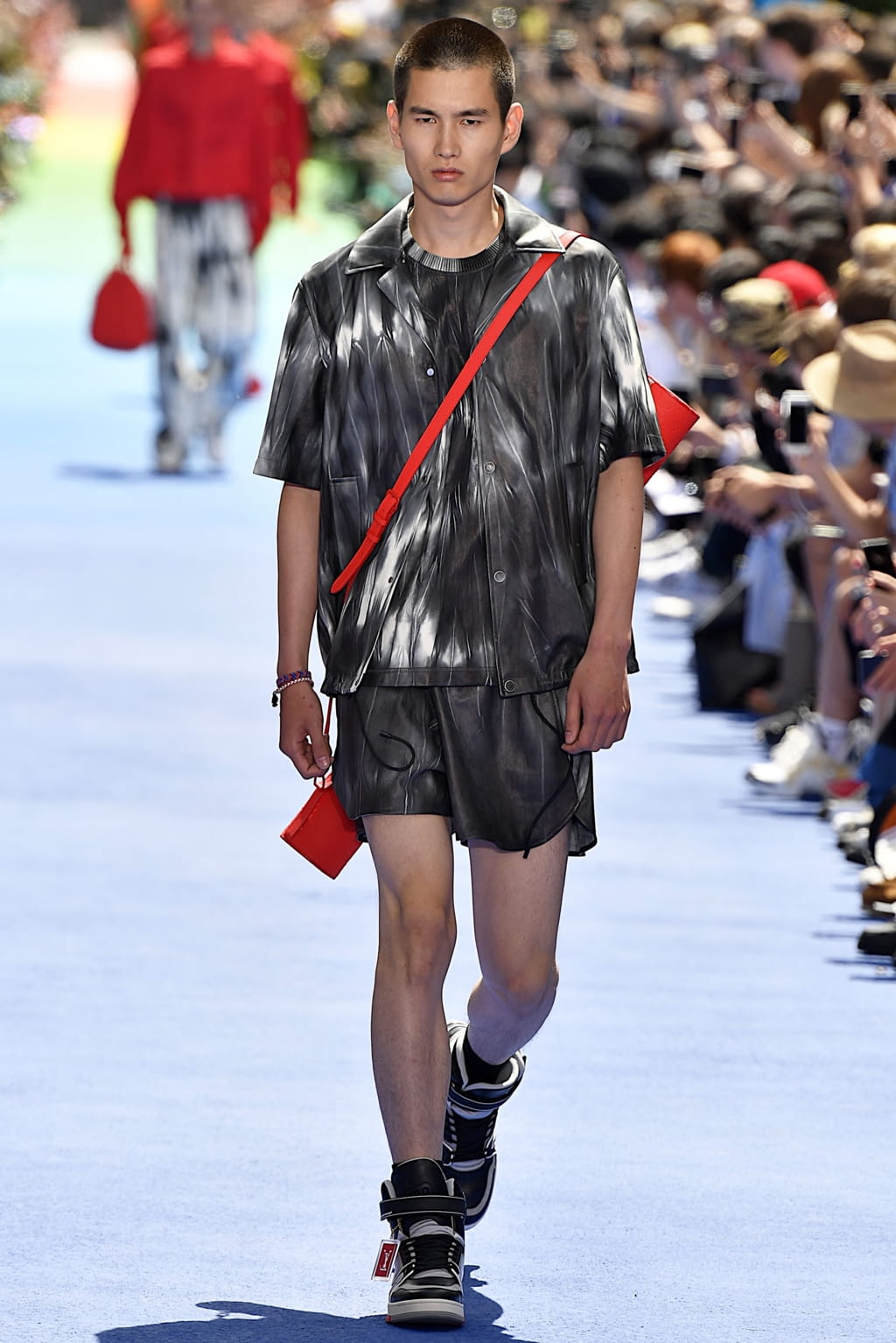 Fashion Week Paris Spring/Summer 2019 look 32 from the Louis Vuitton collection menswear