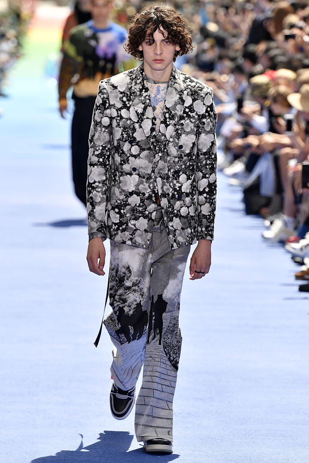 Fashion Week Paris Spring/Summer 2019 look 53 from the Louis Vuitton collection 男装