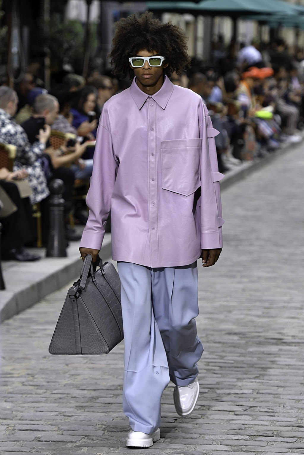 Fashion Week Paris Spring/Summer 2020 look 3 from the Louis Vuitton collection 男装