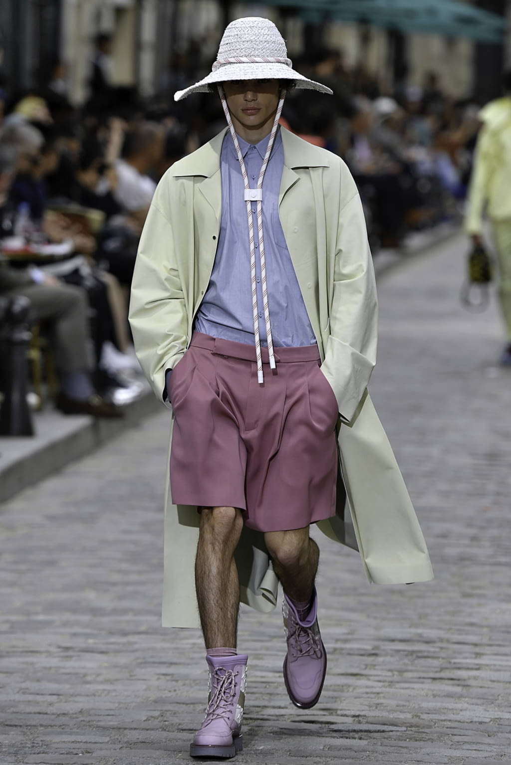 Fashion Week Paris Spring/Summer 2020 look 4 from the Louis Vuitton collection menswear
